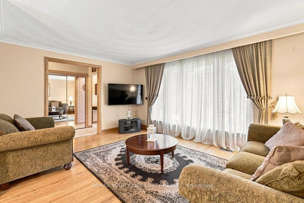 Photo 25 of 35 Netherford Road, Vaughan, Maple — HOMEH