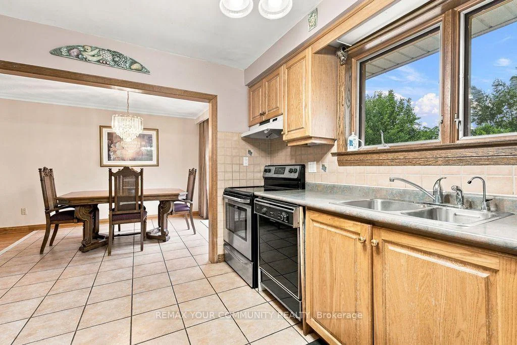 Photo 30 of 35 Netherford Road, Vaughan, Maple — HOMEH