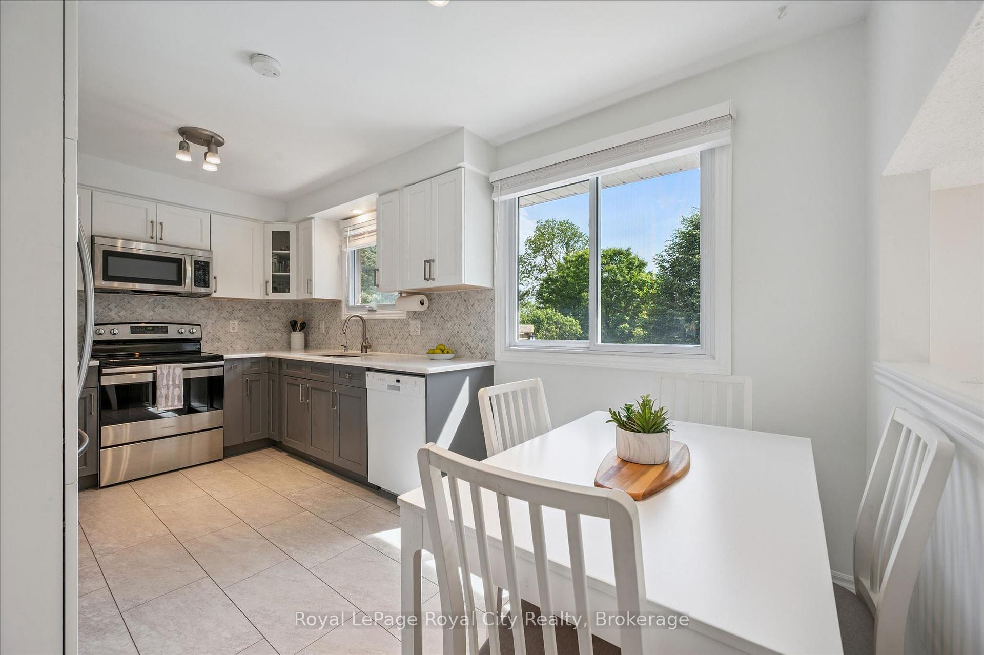 Photo 14 of 38 Shadybrook Crescent, Guelph, Kortright West — HOMEH