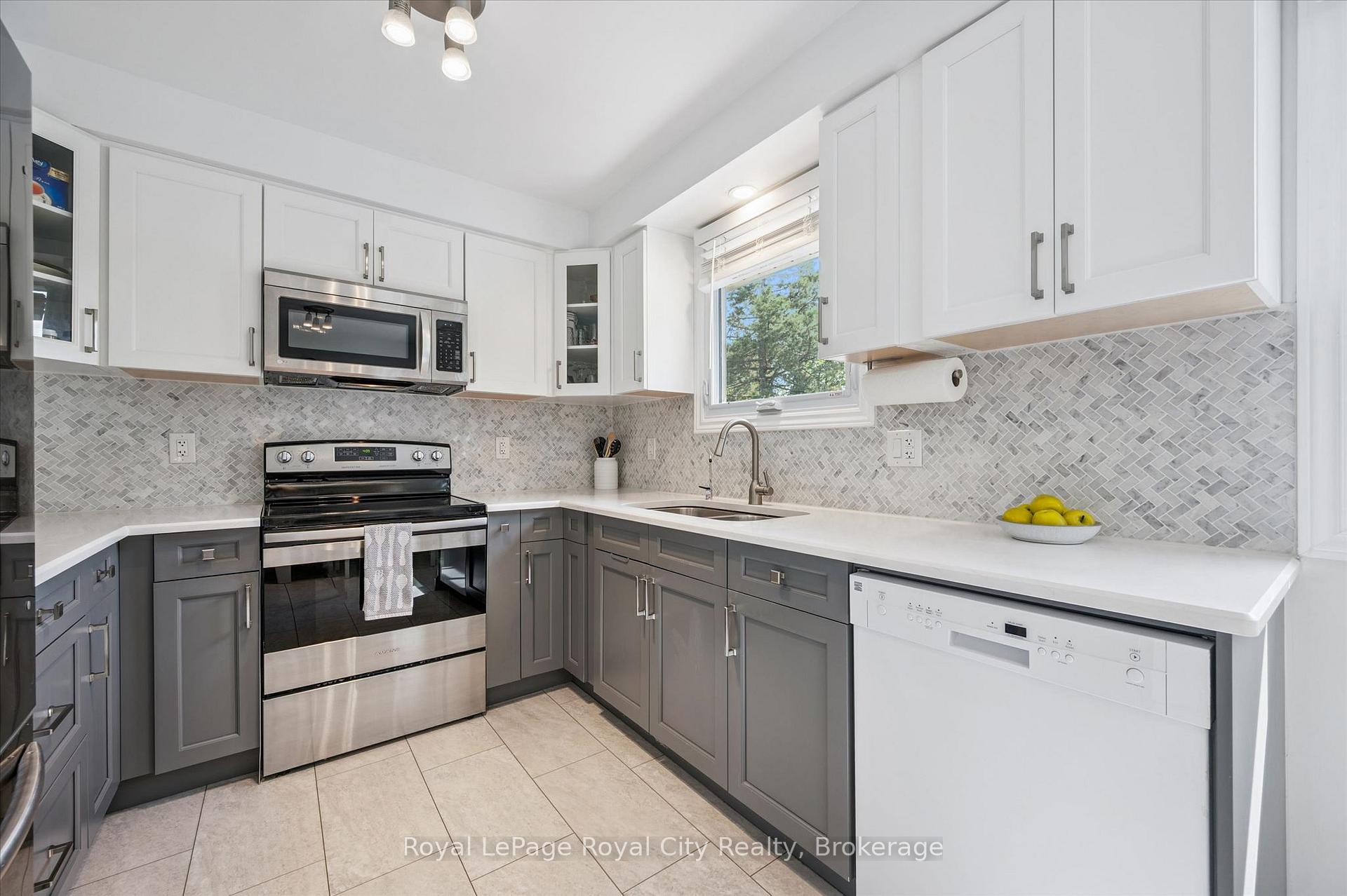 Photo 15 of 38 Shadybrook Crescent, Guelph, Kortright West — HOMEH