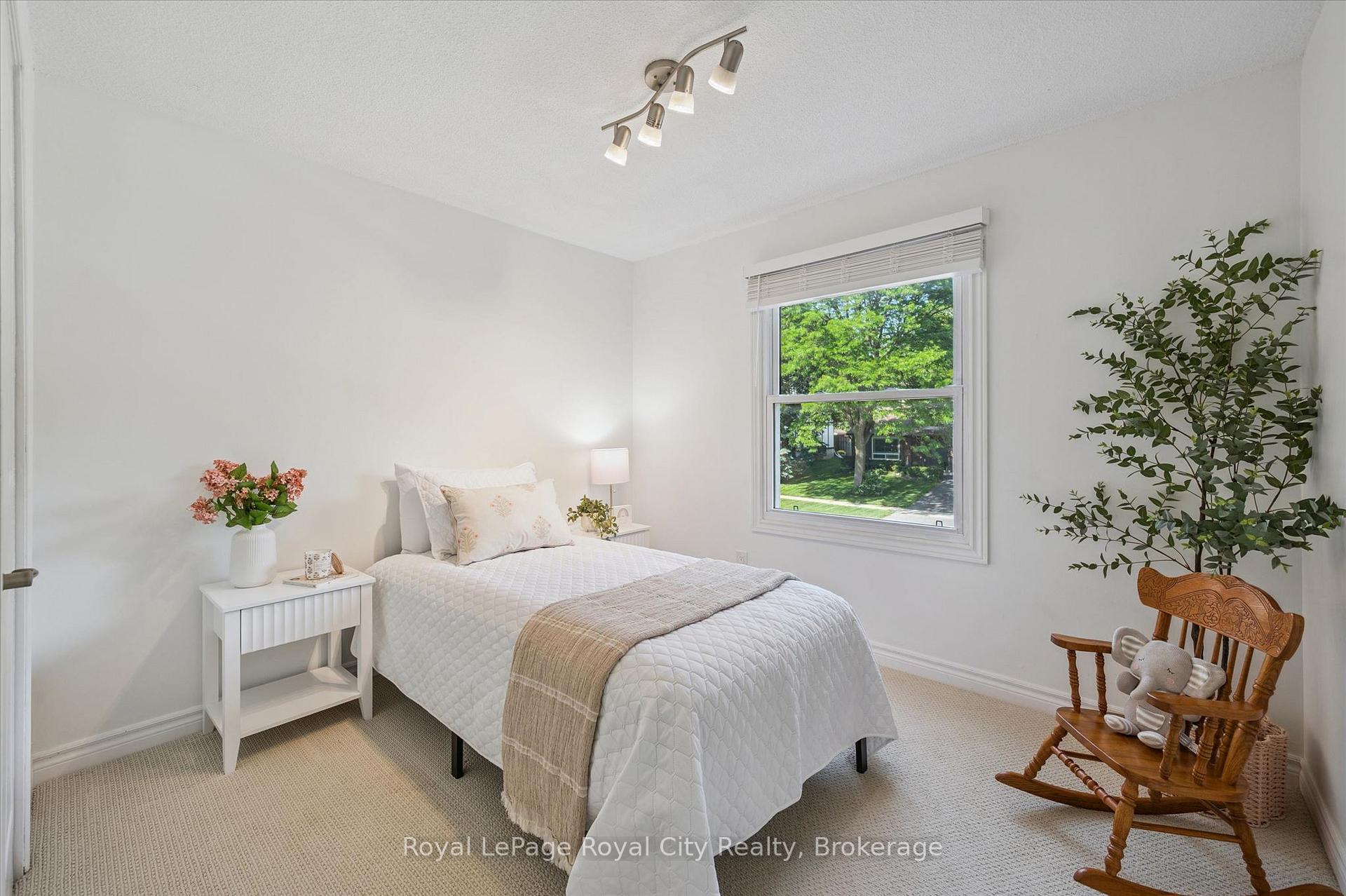 Photo 24 of 38 Shadybrook Crescent, Guelph, Kortright West — HOMEH
