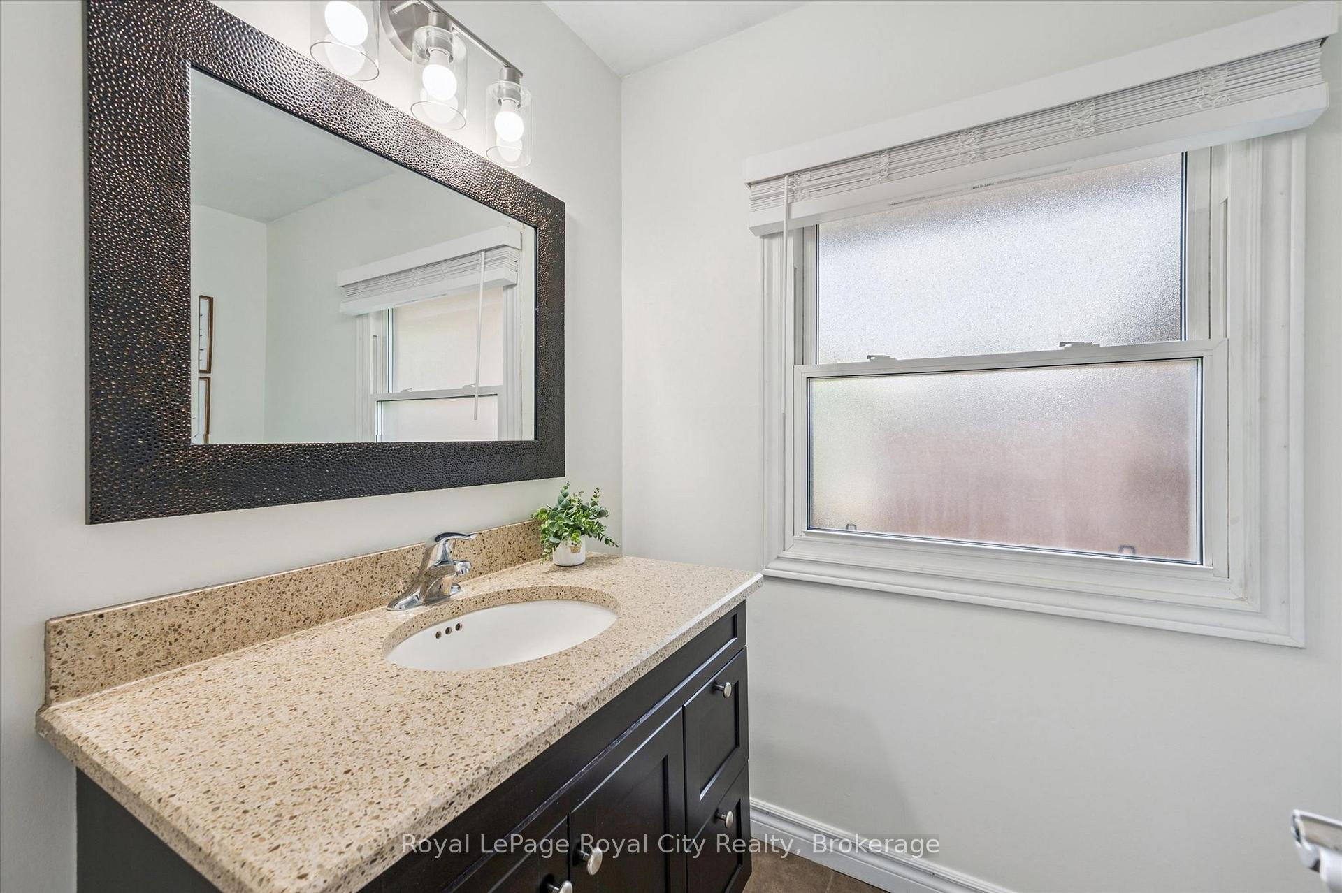 Photo 27 of 38 Shadybrook Crescent, Guelph, Kortright West — HOMEH