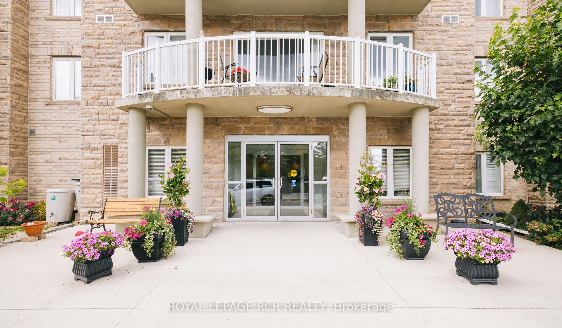Photo 2 of Unit 307, 32 Church Street, King, Schomberg — HOMEH