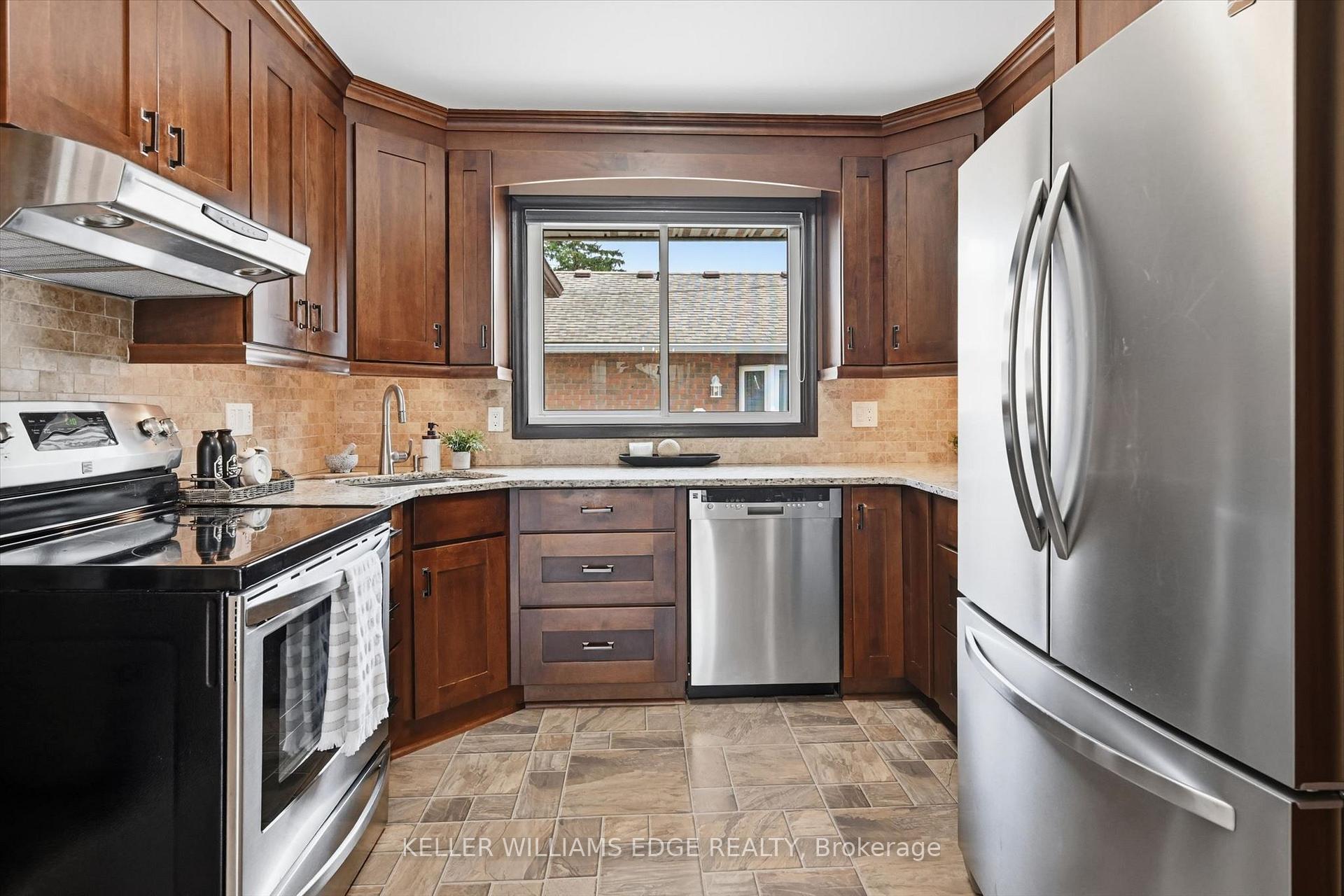 Photo 12 of 38 James Street, Hamilton, Dundas — HOMEH