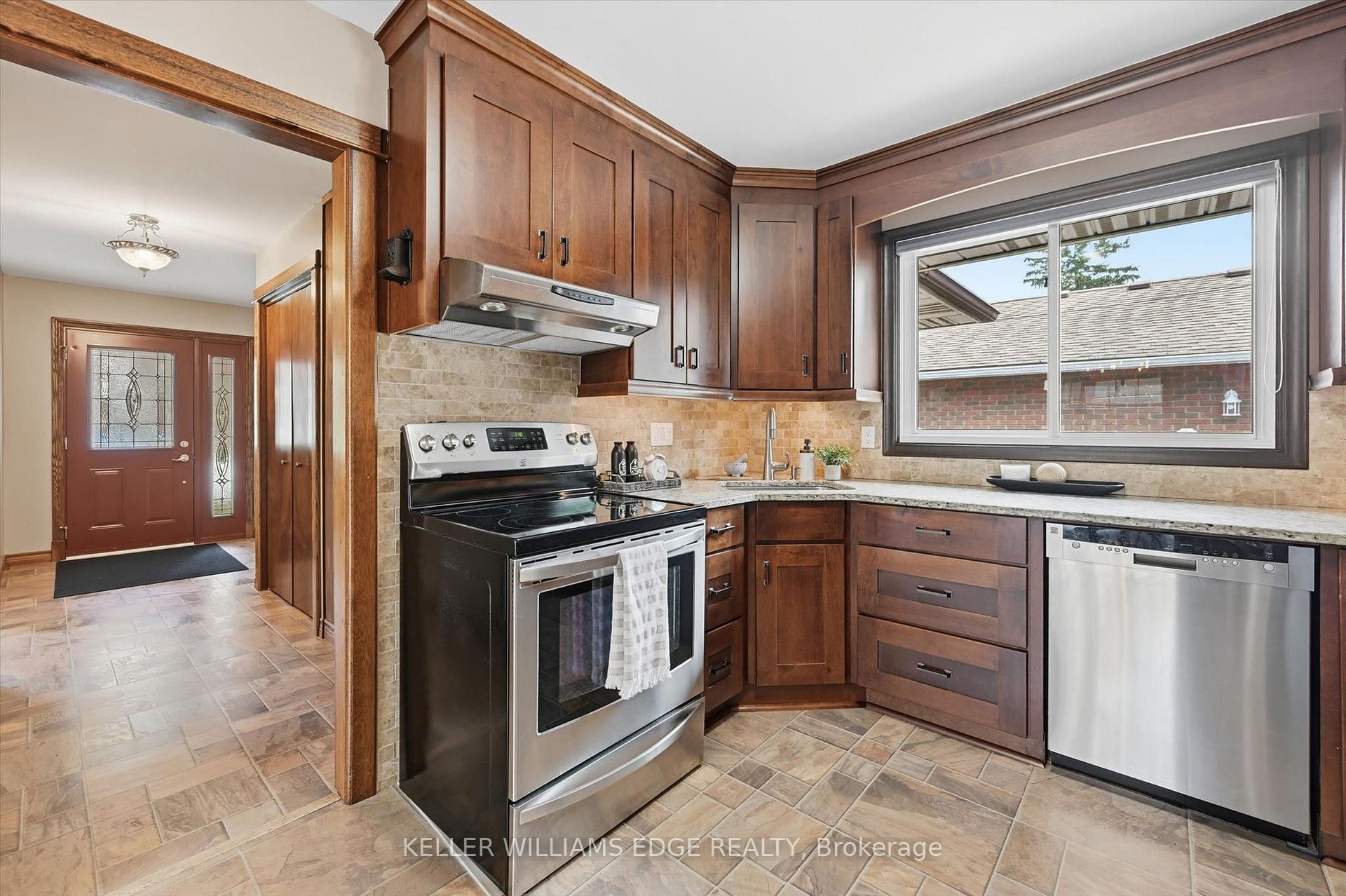 Photo 13 of 38 James Street, Hamilton, Dundas — HOMEH