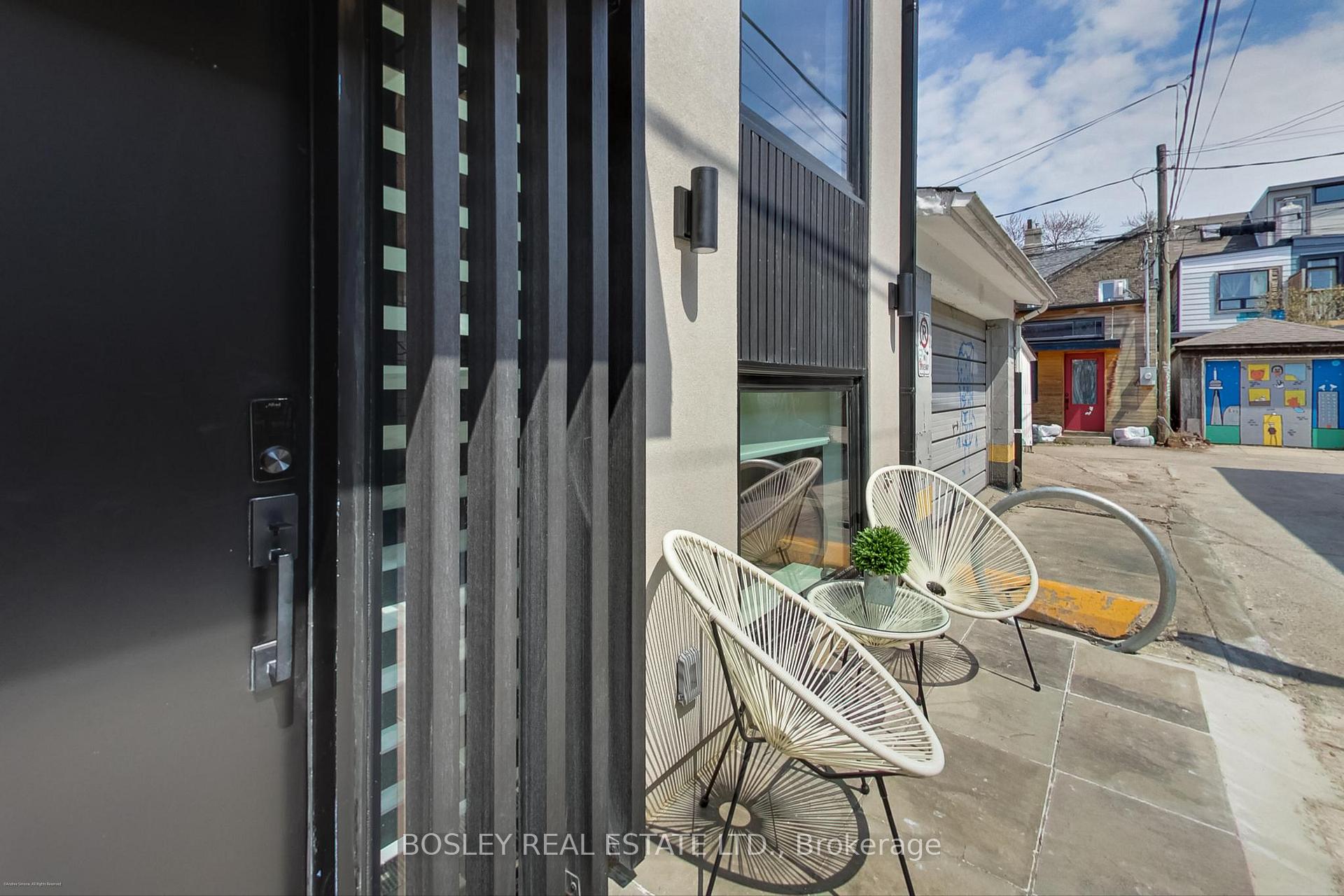 Photo 4 of 13R Mansfield Avenue, Toronto, Trinity-Bellwoods — HOMEH