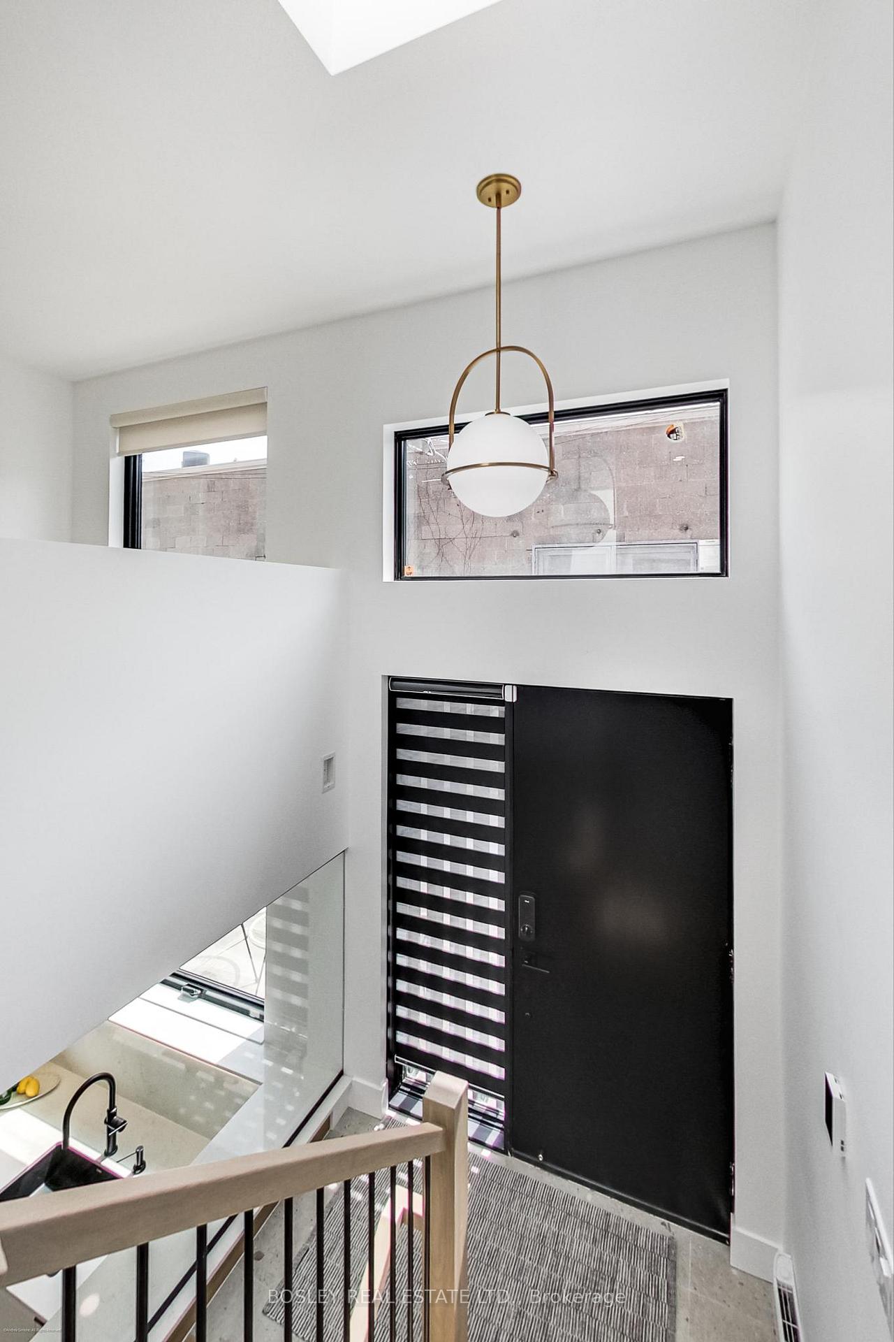 Photo 5 of 13R Mansfield Avenue, Toronto, Trinity-Bellwoods — HOMEH