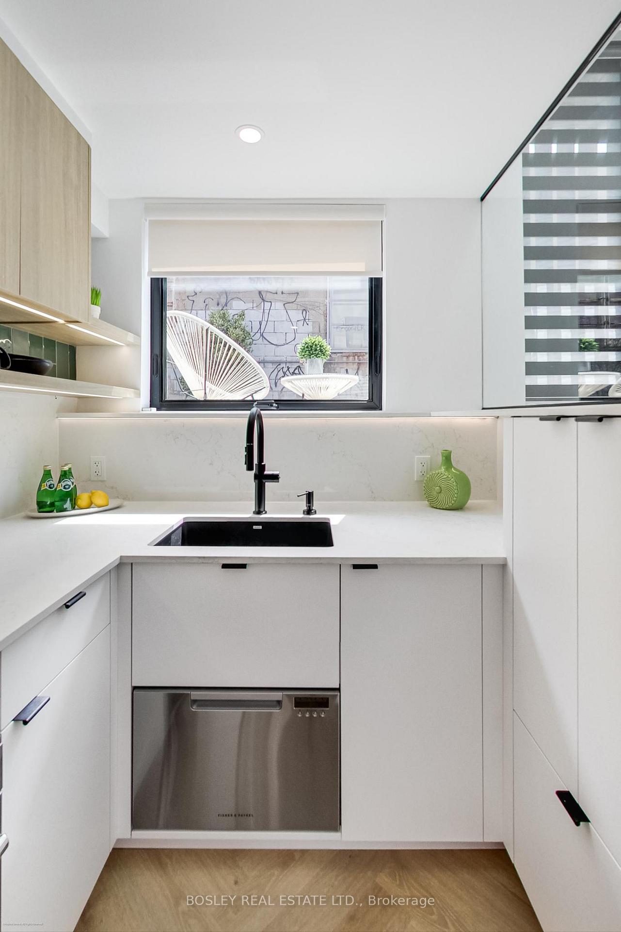 Photo 10 of 13R Mansfield Avenue, Toronto, Trinity-Bellwoods — HOMEH