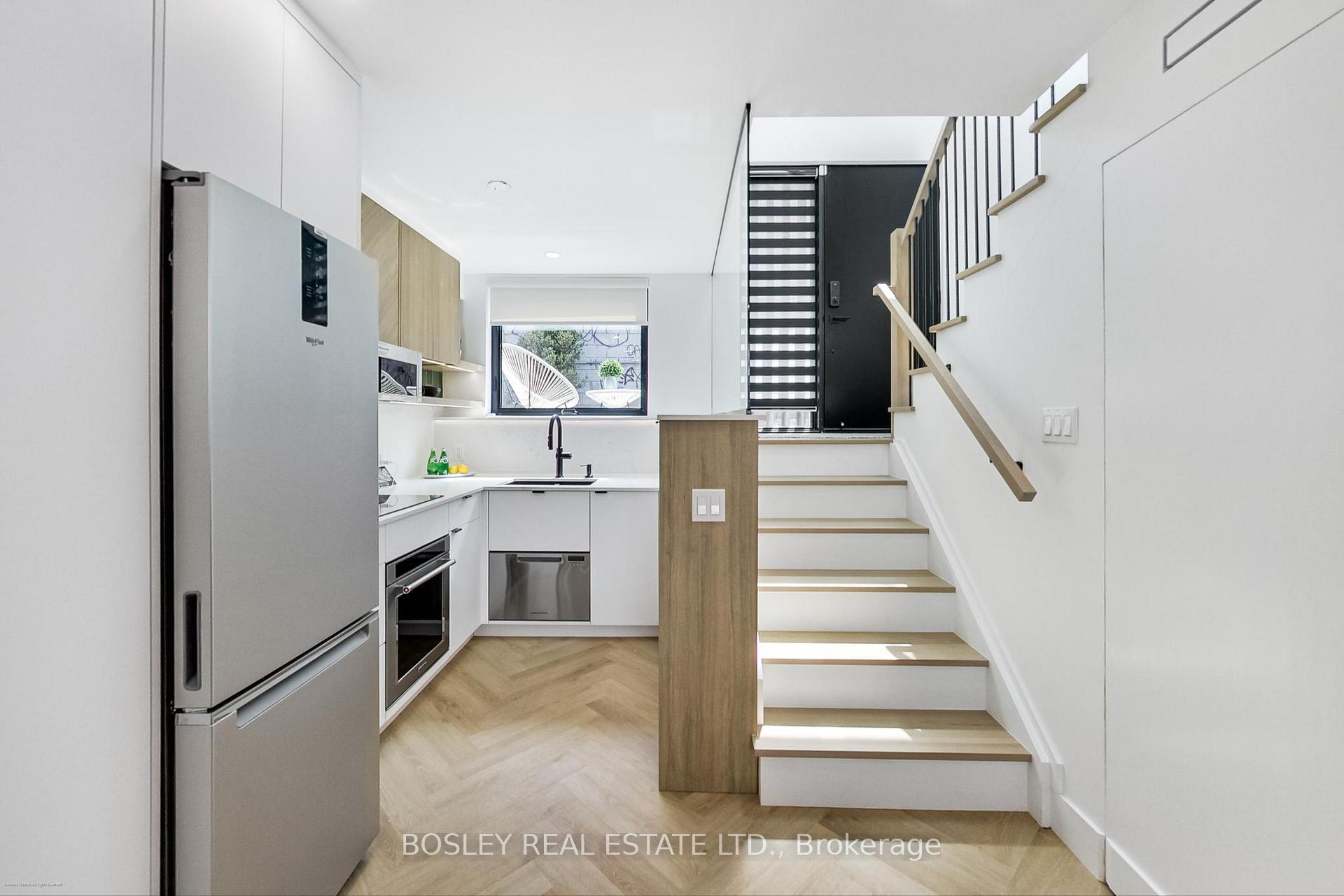 Photo 11 of 13R Mansfield Avenue, Toronto, Trinity-Bellwoods — HOMEH