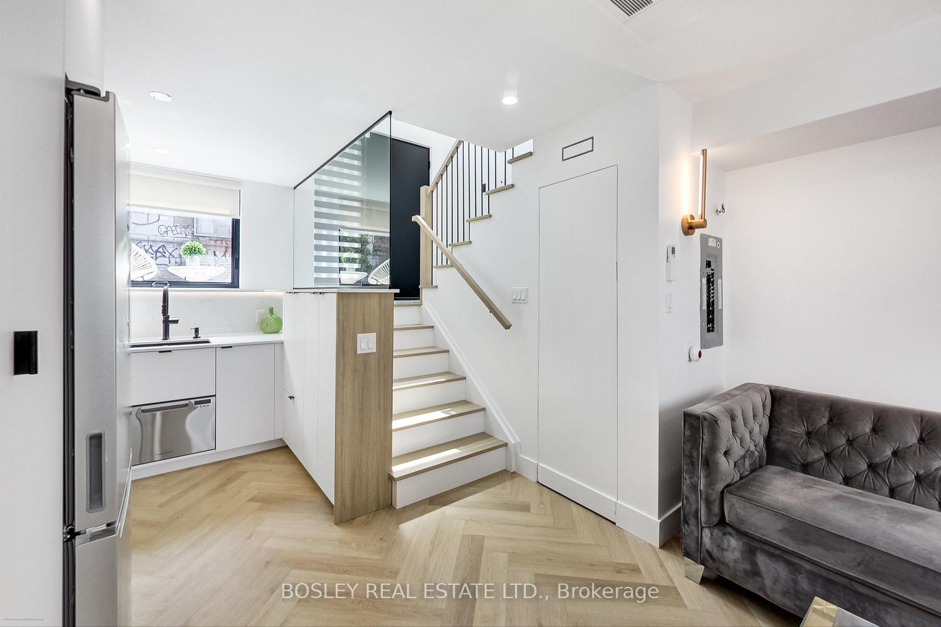 Photo 13 of 13R Mansfield Avenue, Toronto, Trinity-Bellwoods — HOMEH