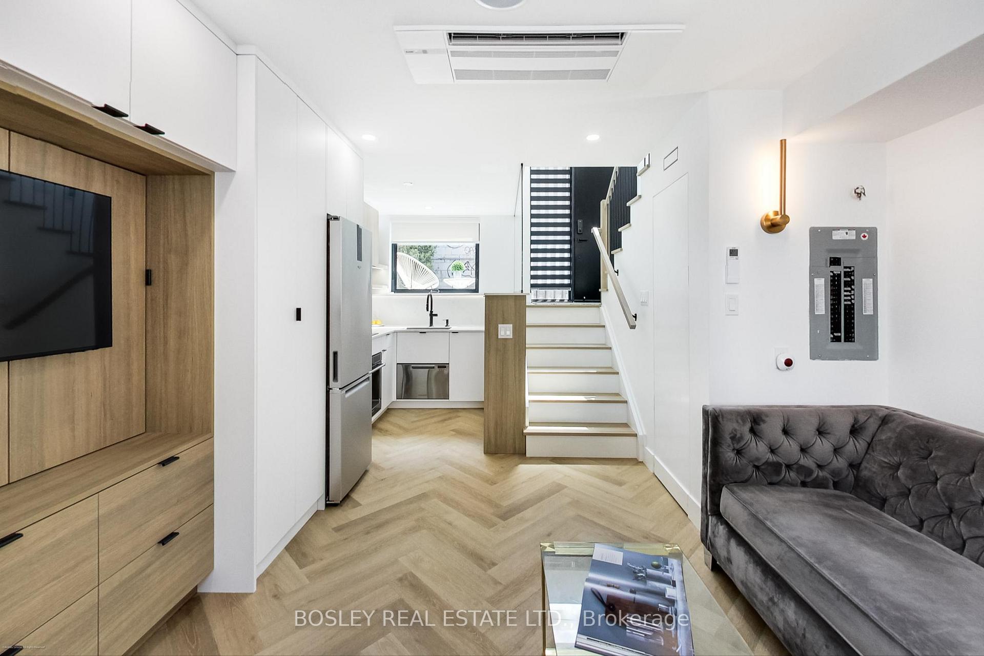 Photo 14 of 13R Mansfield Avenue, Toronto, Trinity-Bellwoods — HOMEH