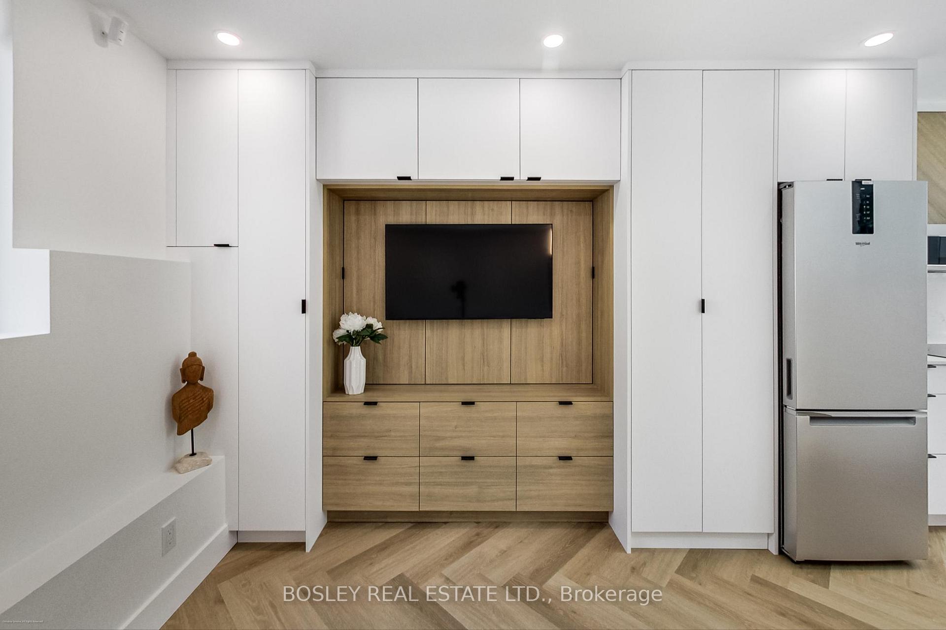 Photo 15 of 13R Mansfield Avenue, Toronto, Trinity-Bellwoods — HOMEH