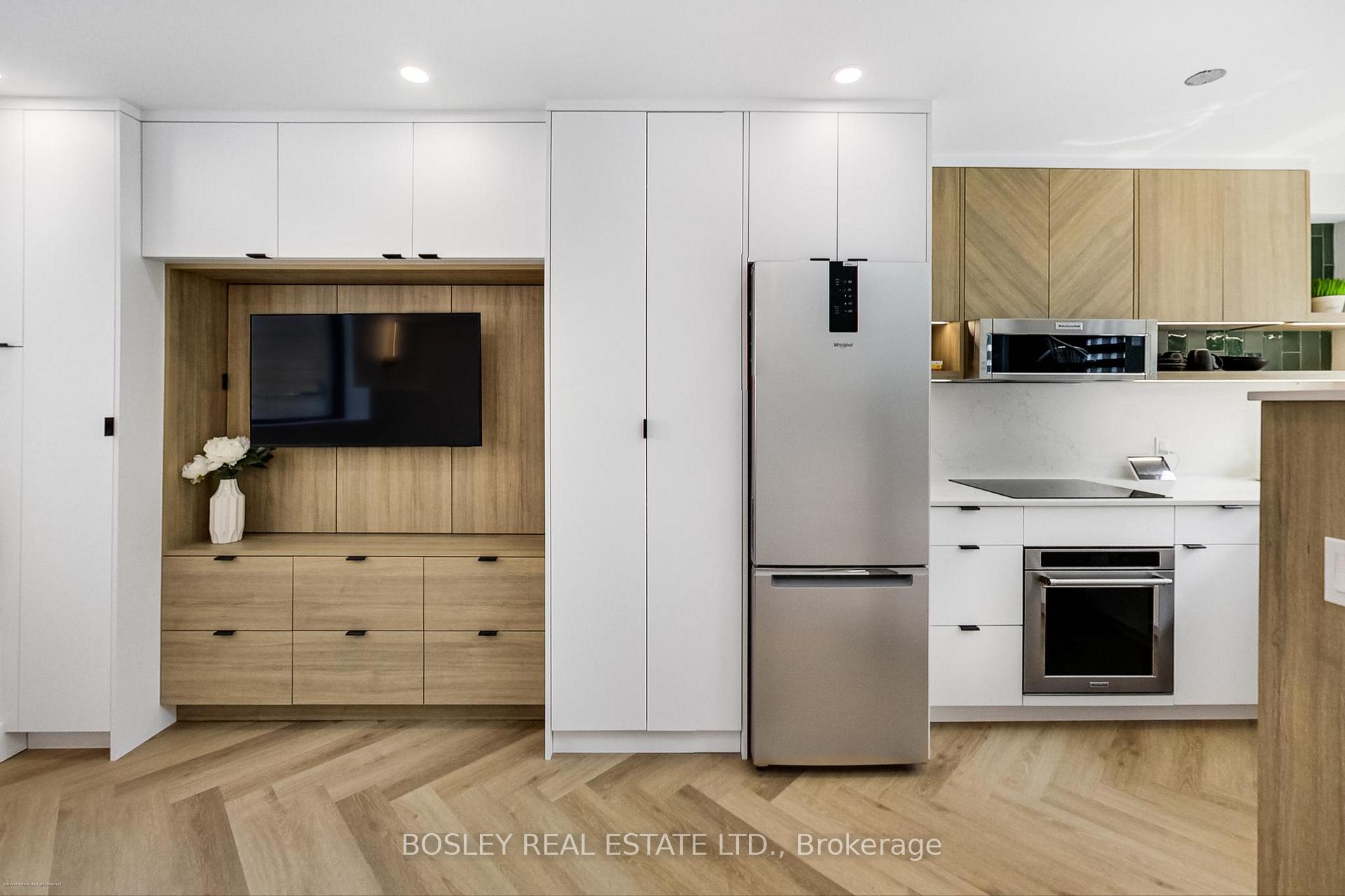 Photo 17 of 13R Mansfield Avenue, Toronto, Trinity-Bellwoods — HOMEH