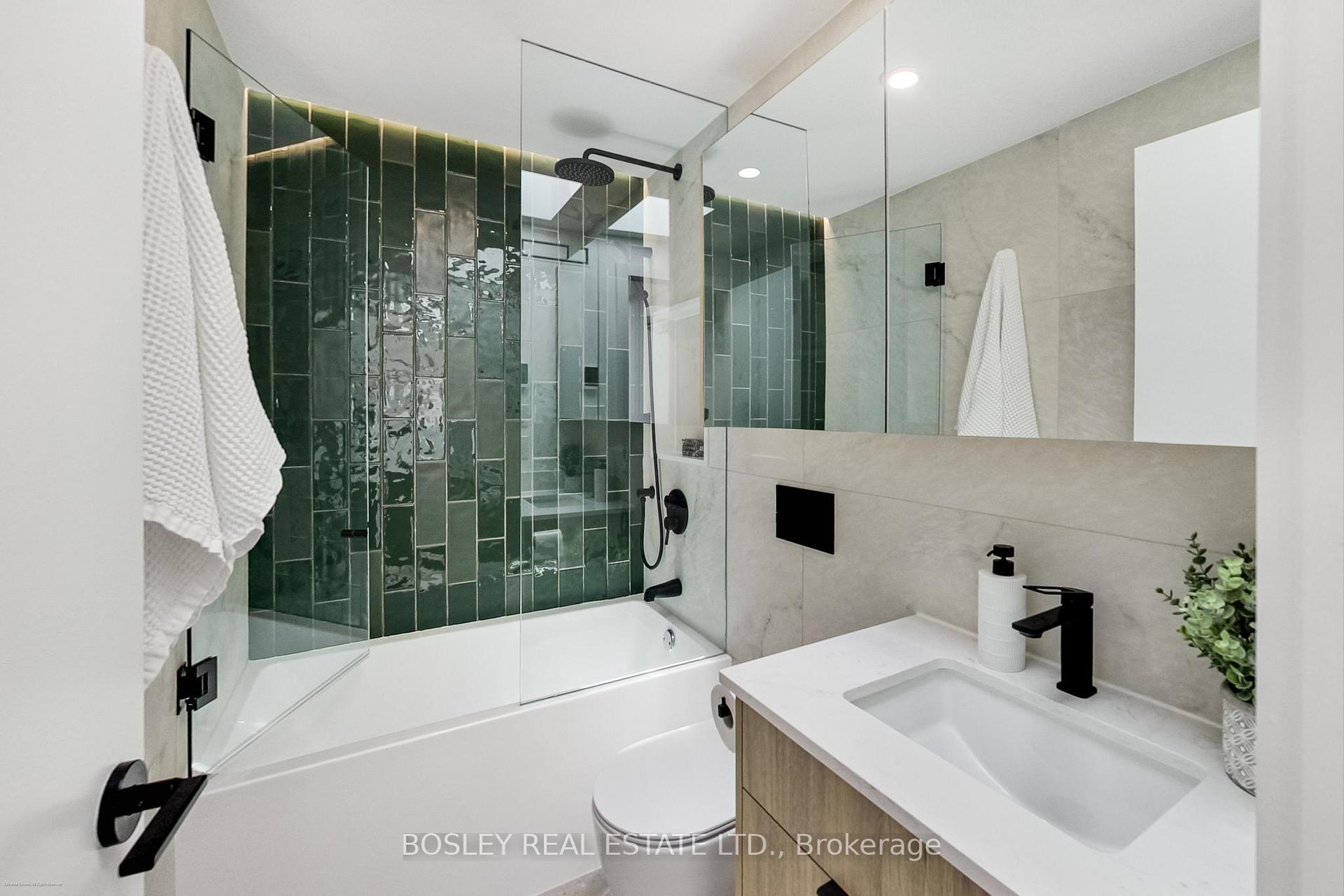 Photo 20 of 13R Mansfield Avenue, Toronto, Trinity-Bellwoods — HOMEH