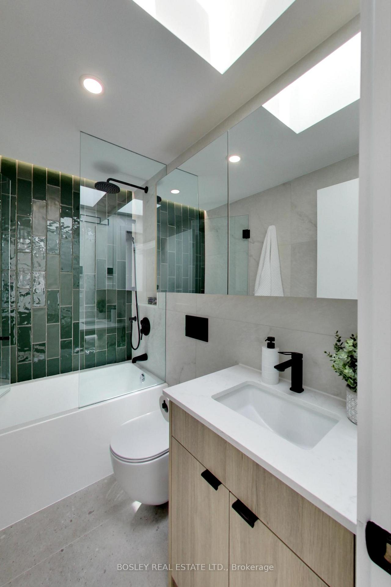 Photo 21 of 13R Mansfield Avenue, Toronto, Trinity-Bellwoods — HOMEH