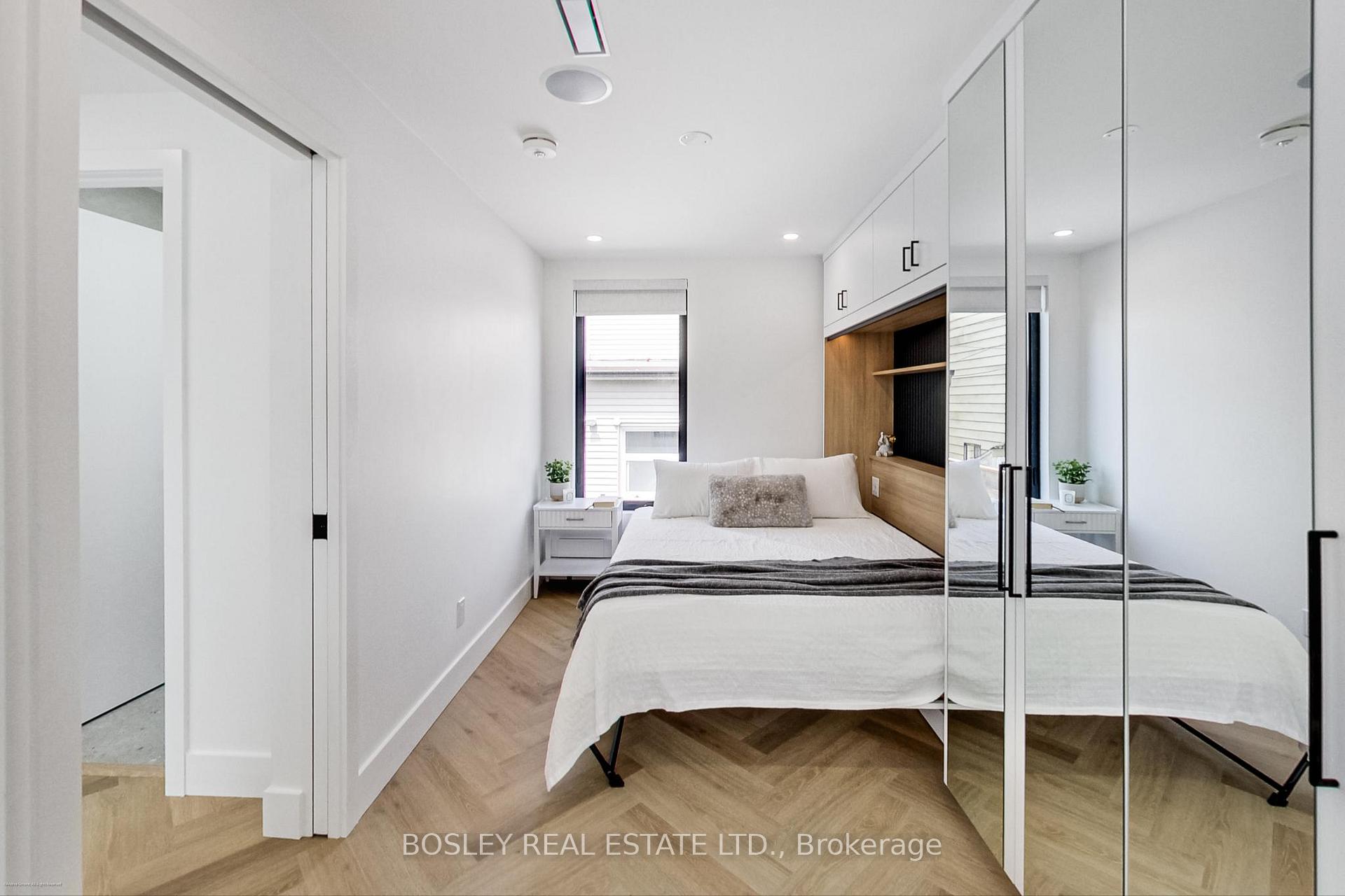 Photo 25 of 13R Mansfield Avenue, Toronto, Trinity-Bellwoods — HOMEH