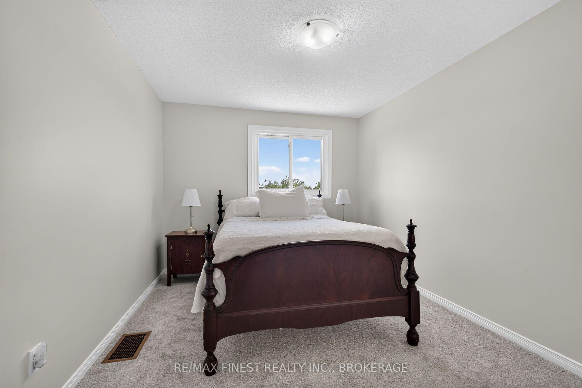 Photo 19 of 25 Rose Abbey Drive, Kingston, Kingston East (Incl Barret Crt) — HOMEH