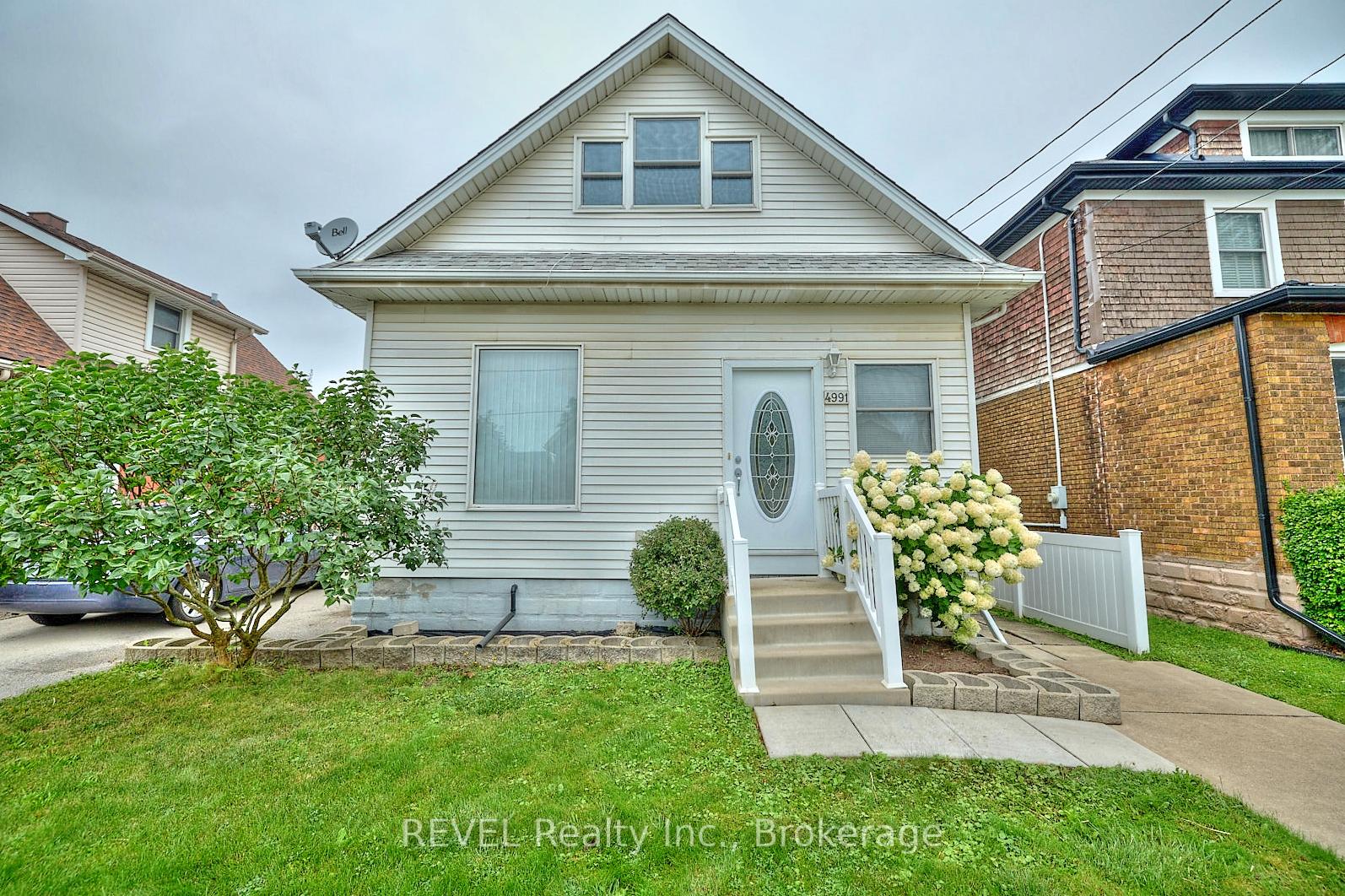 Photo 2 of 4991 Huron Street, Niagara Falls, Cherrywood — HOMEH