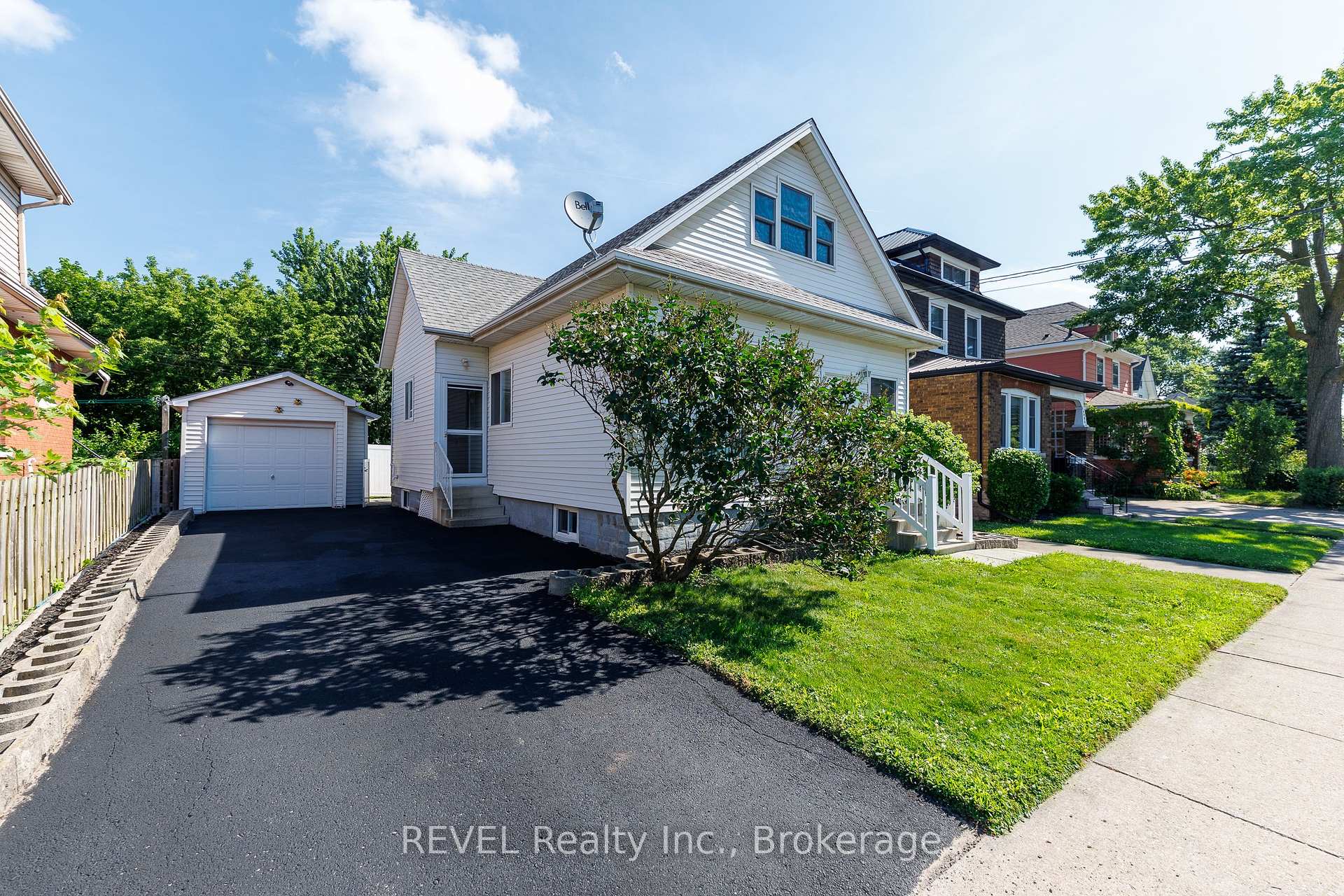 Photo 4 of 4991 Huron Street, Niagara Falls, Cherrywood — HOMEH