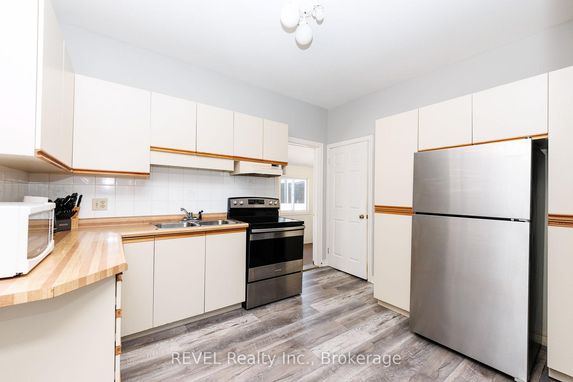 Photo 7 of 4991 Huron Street, Niagara Falls, Cherrywood — HOMEH