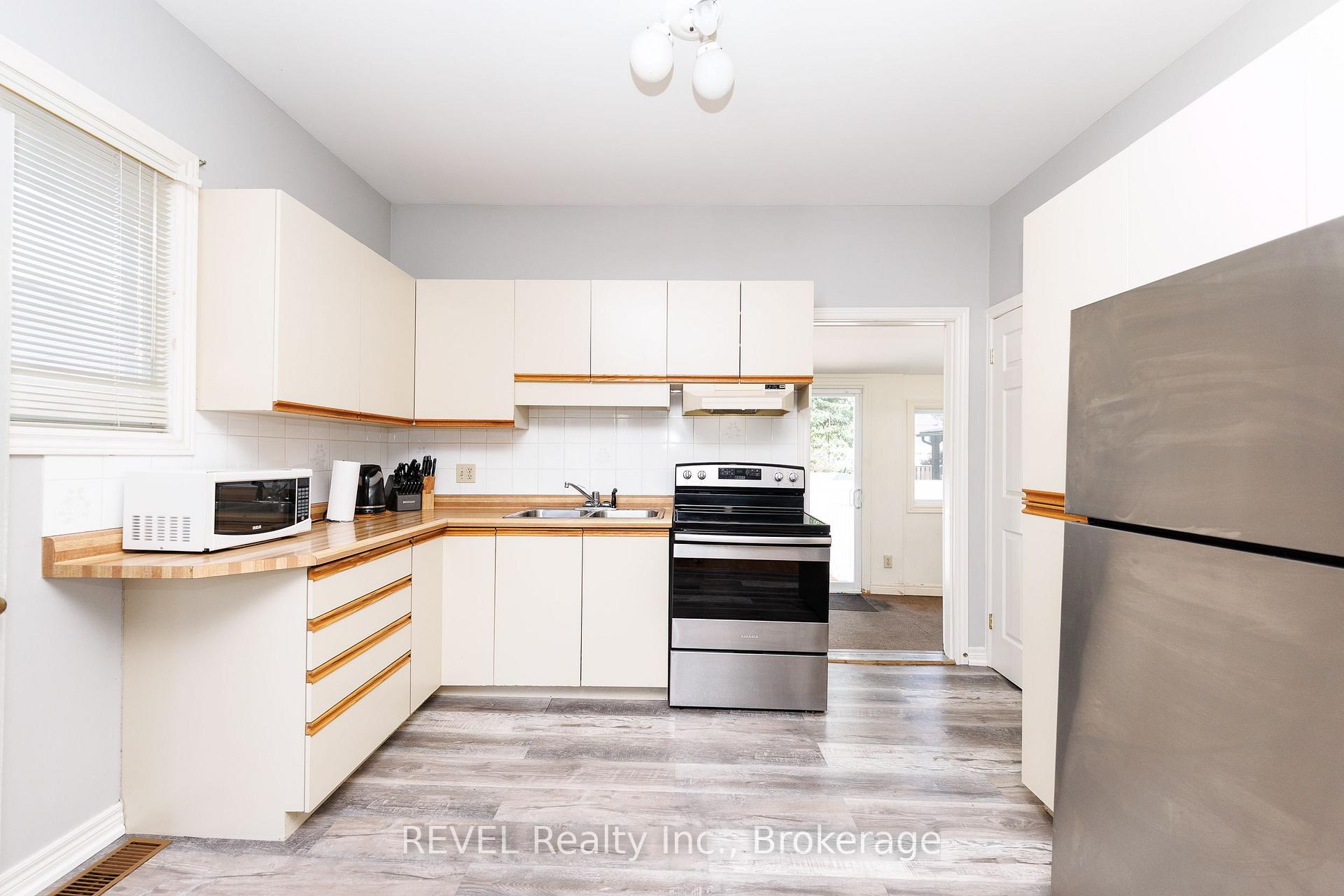 Photo 8 of 4991 Huron Street, Niagara Falls, Cherrywood — HOMEH