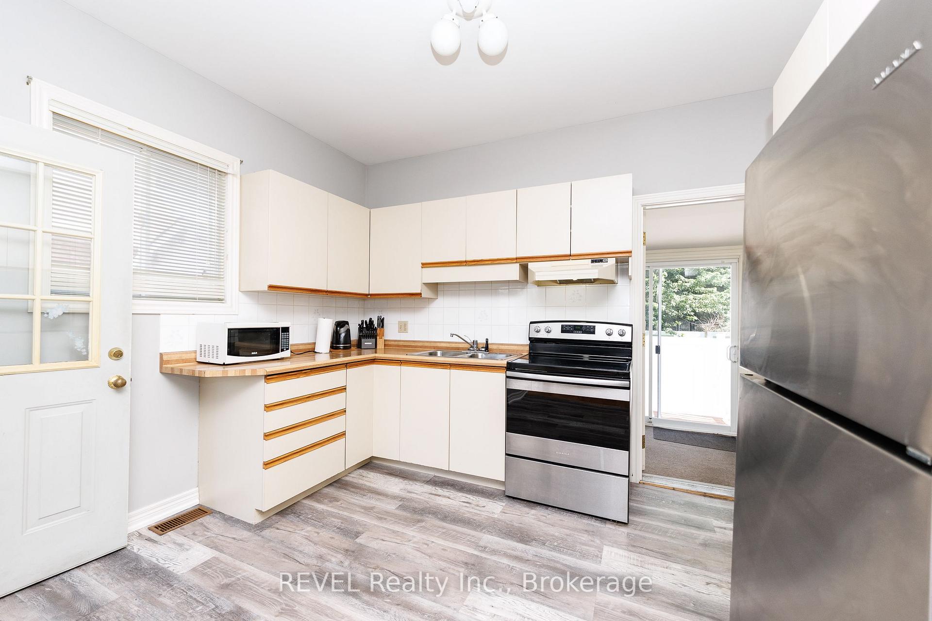 Photo 9 of 4991 Huron Street, Niagara Falls, Cherrywood — HOMEH