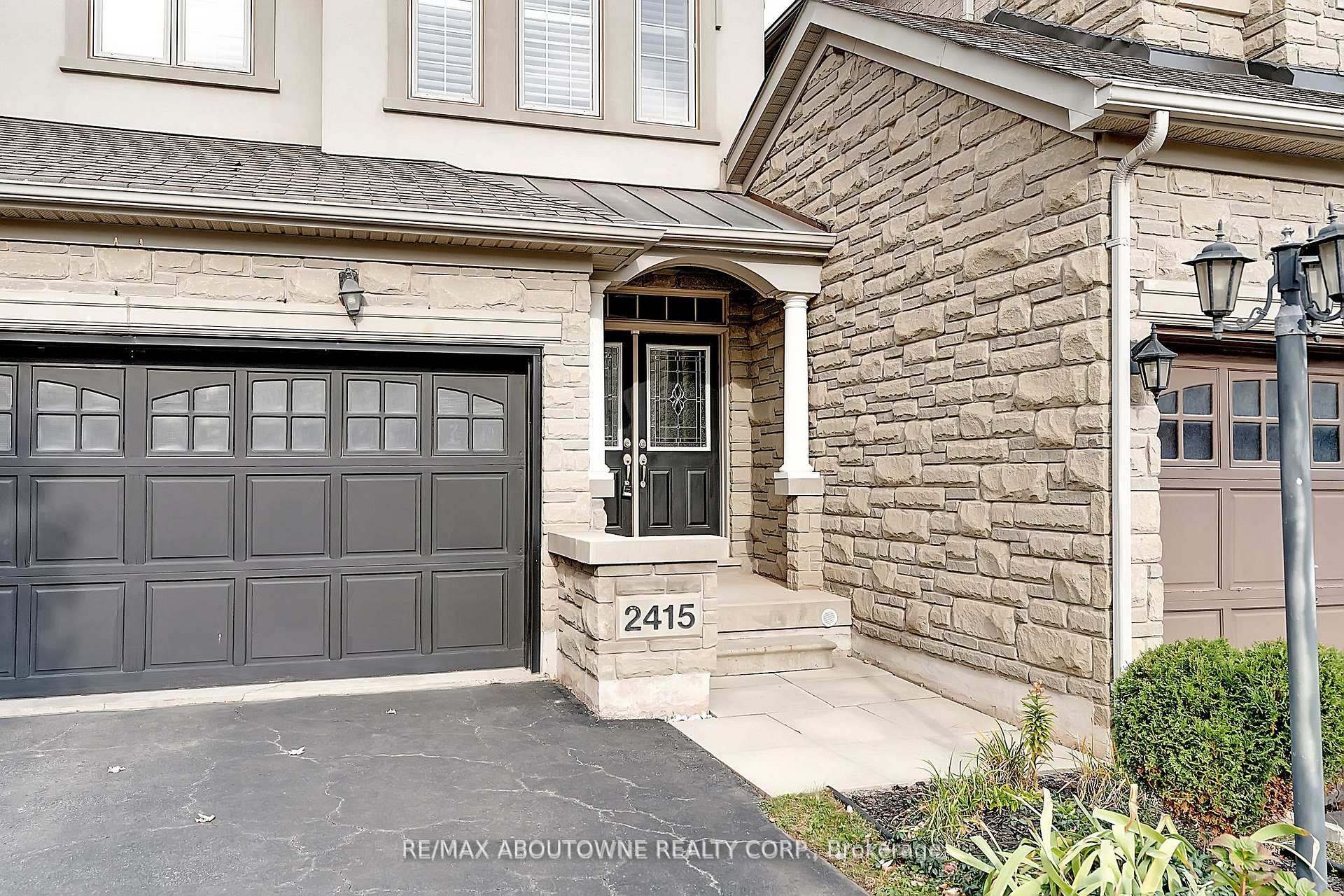 Photo 3 of 2415 Presquile Drive, Oakville, Joshua Creek — HOMEH