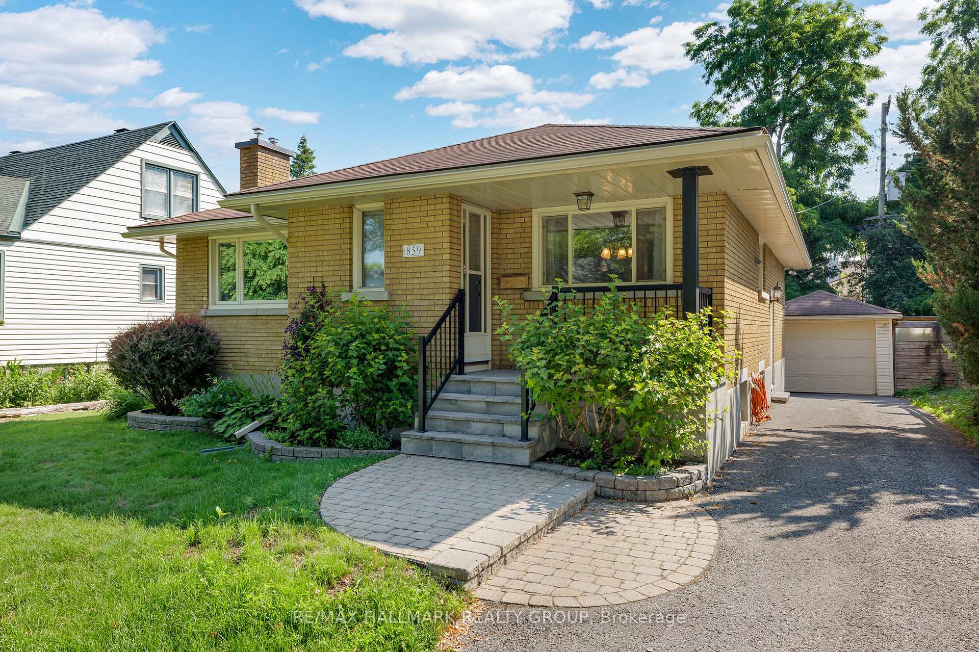 Front of 859 Duberry Street