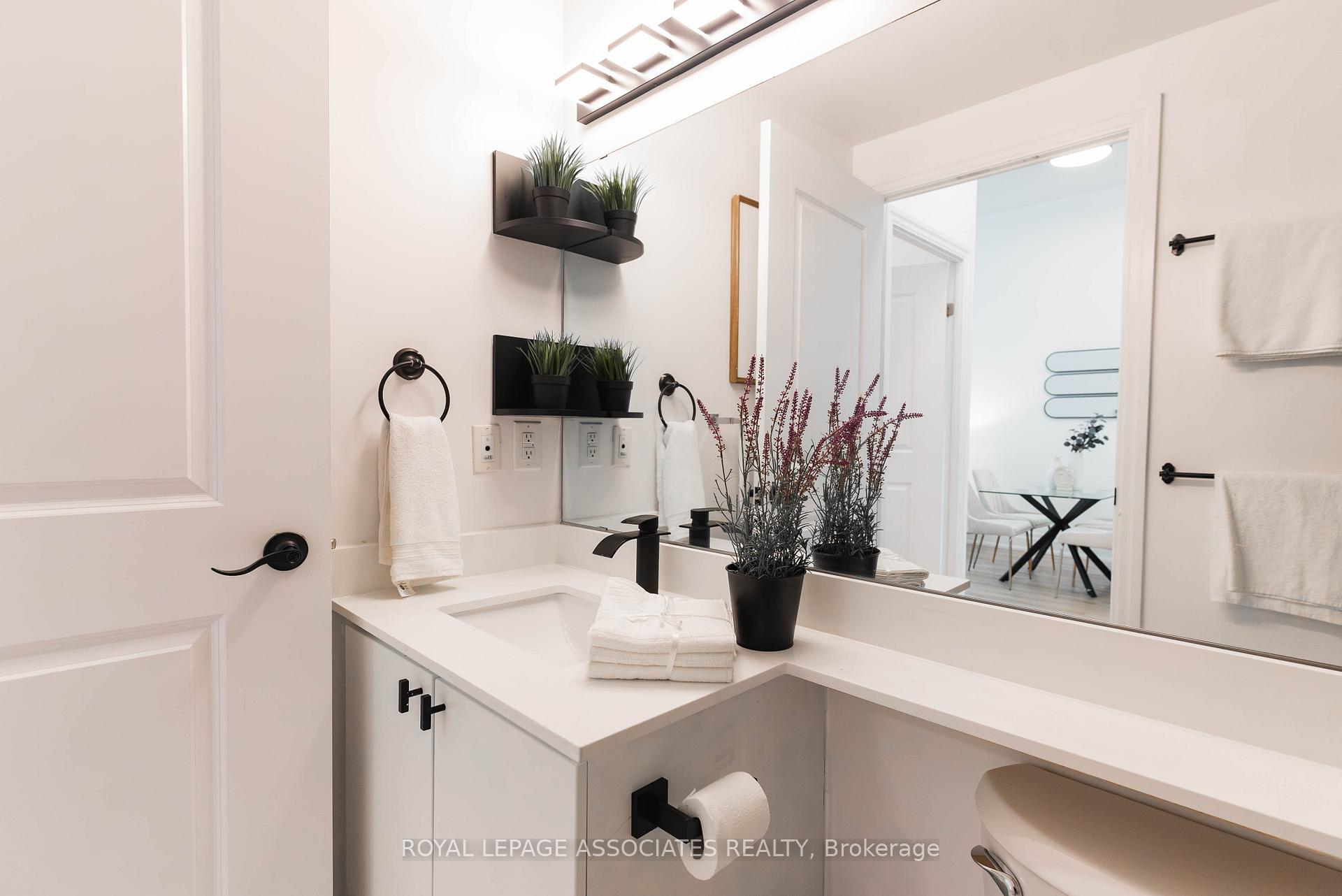 Photo 10 of Unit 101, 111 Upper Duke Crescent, Markham, Unionville — HOMEH