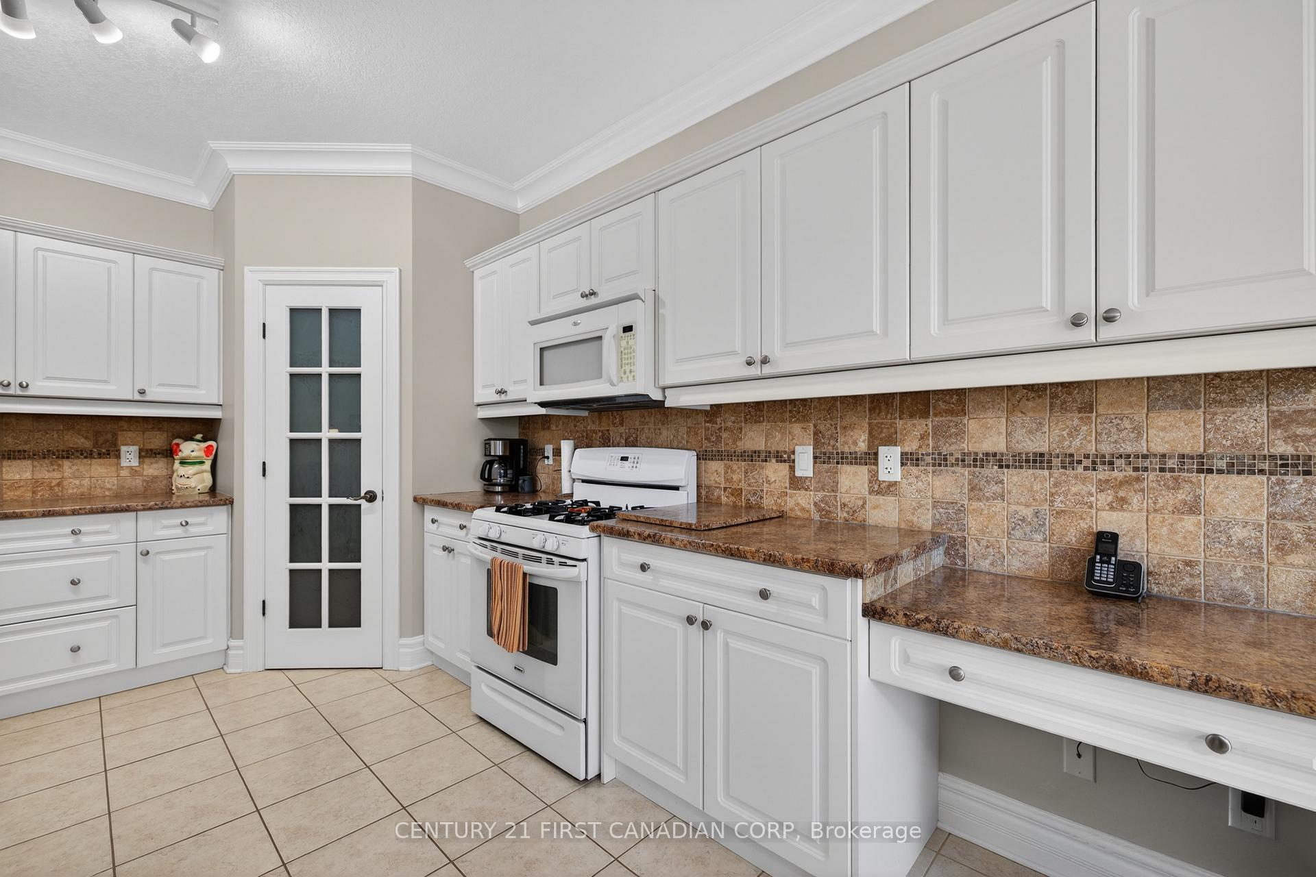 Photo 15 of Unit 9, 181 Skyline Avenue, London, North B — HOMEH