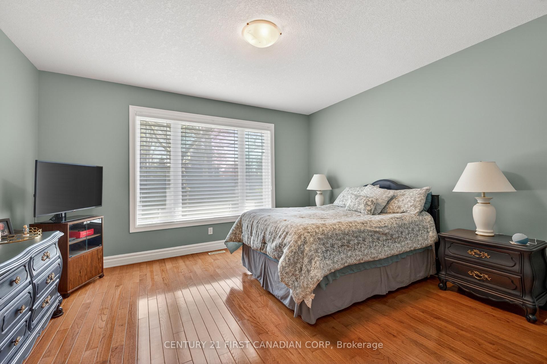 Photo 17 of Unit 9, 181 Skyline Avenue, London, North B — HOMEH