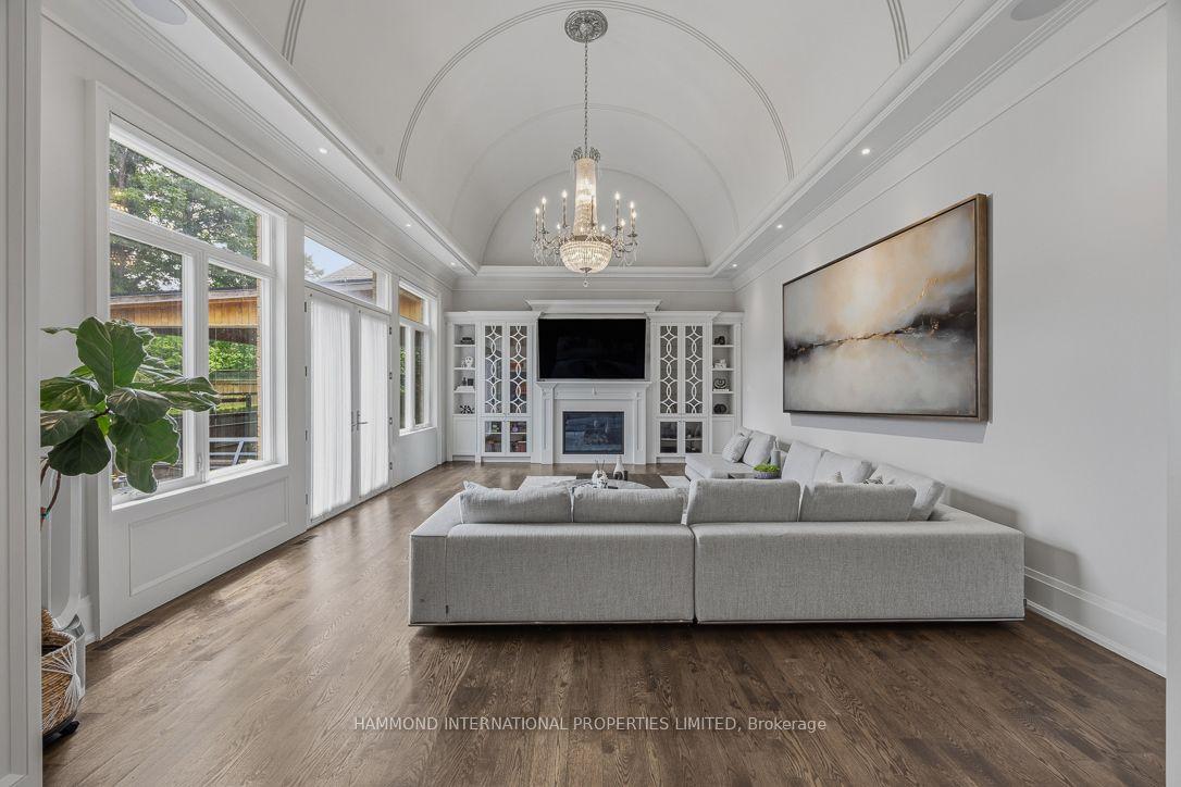 Photo 3 of 129 Arnold Avenue, Vaughan, Crestwood-Springfarm-Yorkhill — HOMEH