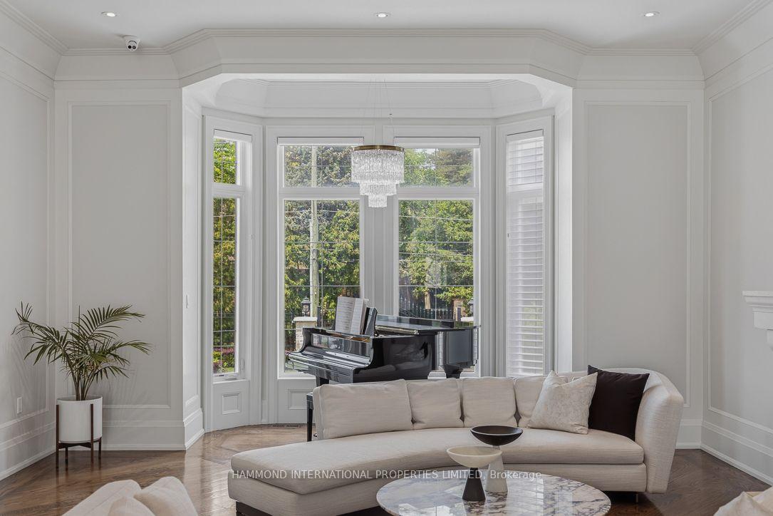 Photo 5 of 129 Arnold Avenue, Vaughan, Crestwood-Springfarm-Yorkhill — HOMEH