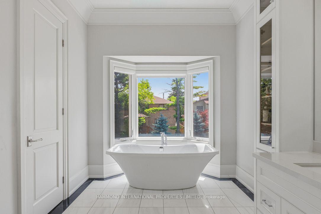 Photo 13 of 129 Arnold Avenue, Vaughan, Crestwood-Springfarm-Yorkhill — HOMEH