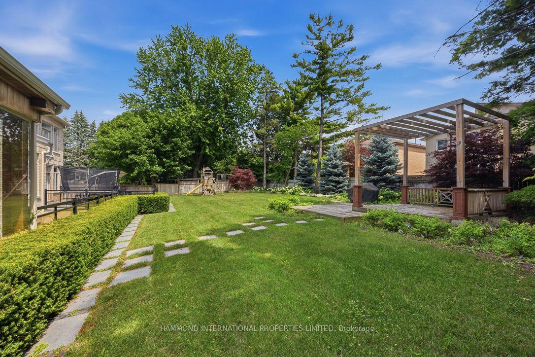 Photo 22 of 129 Arnold Avenue, Vaughan, Crestwood-Springfarm-Yorkhill — HOMEH
