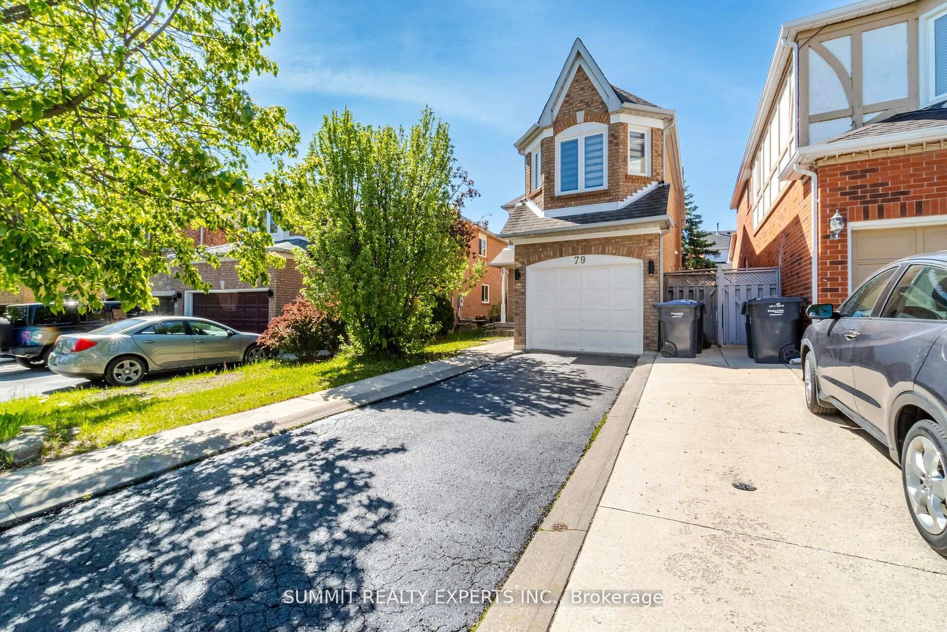 Photo 4 of 79 Rocky Mountain Crescent, Brampton, Sandringham-Wellington — HOMEH