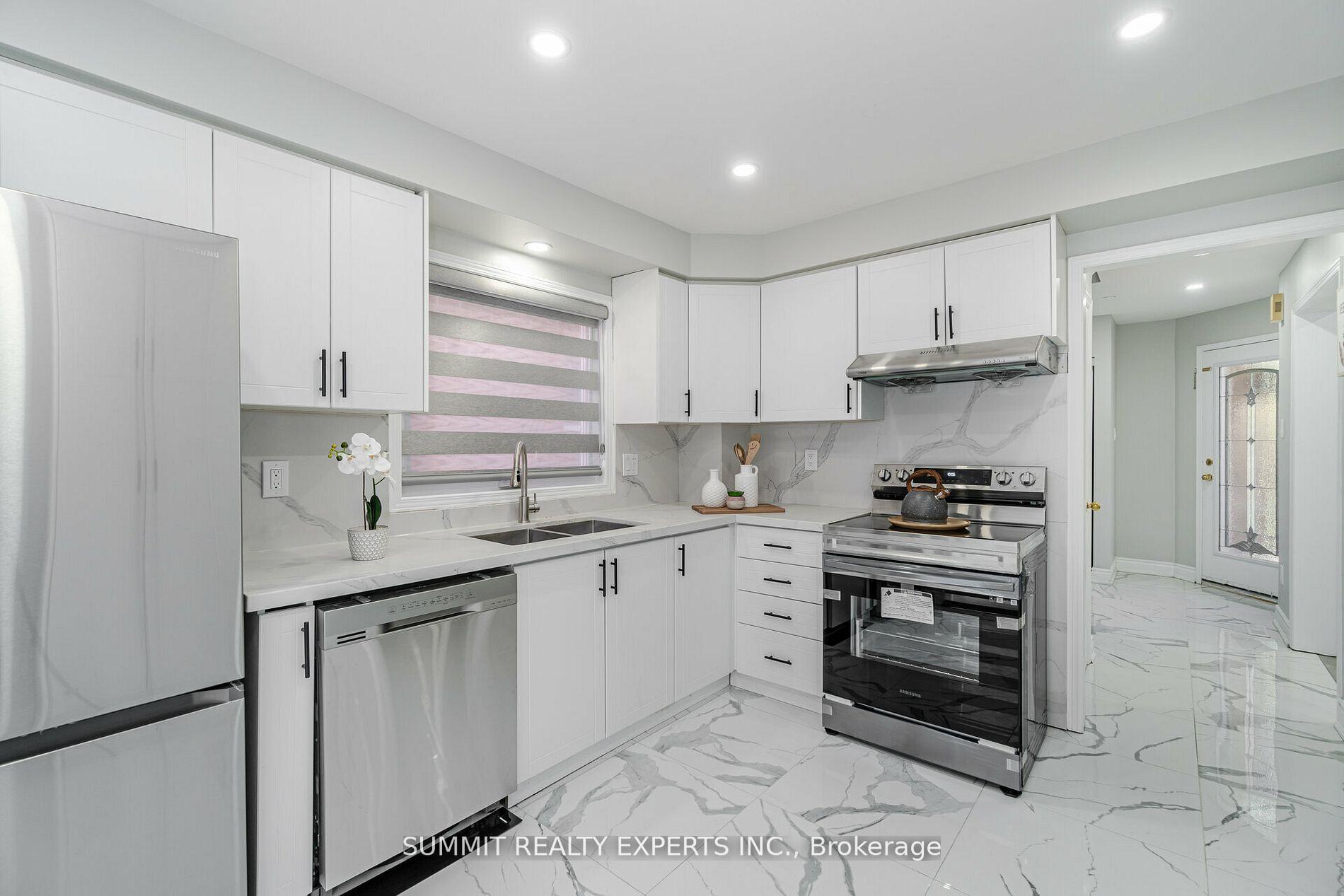 Photo 15 of 79 Rocky Mountain Crescent, Brampton, Sandringham-Wellington — HOMEH