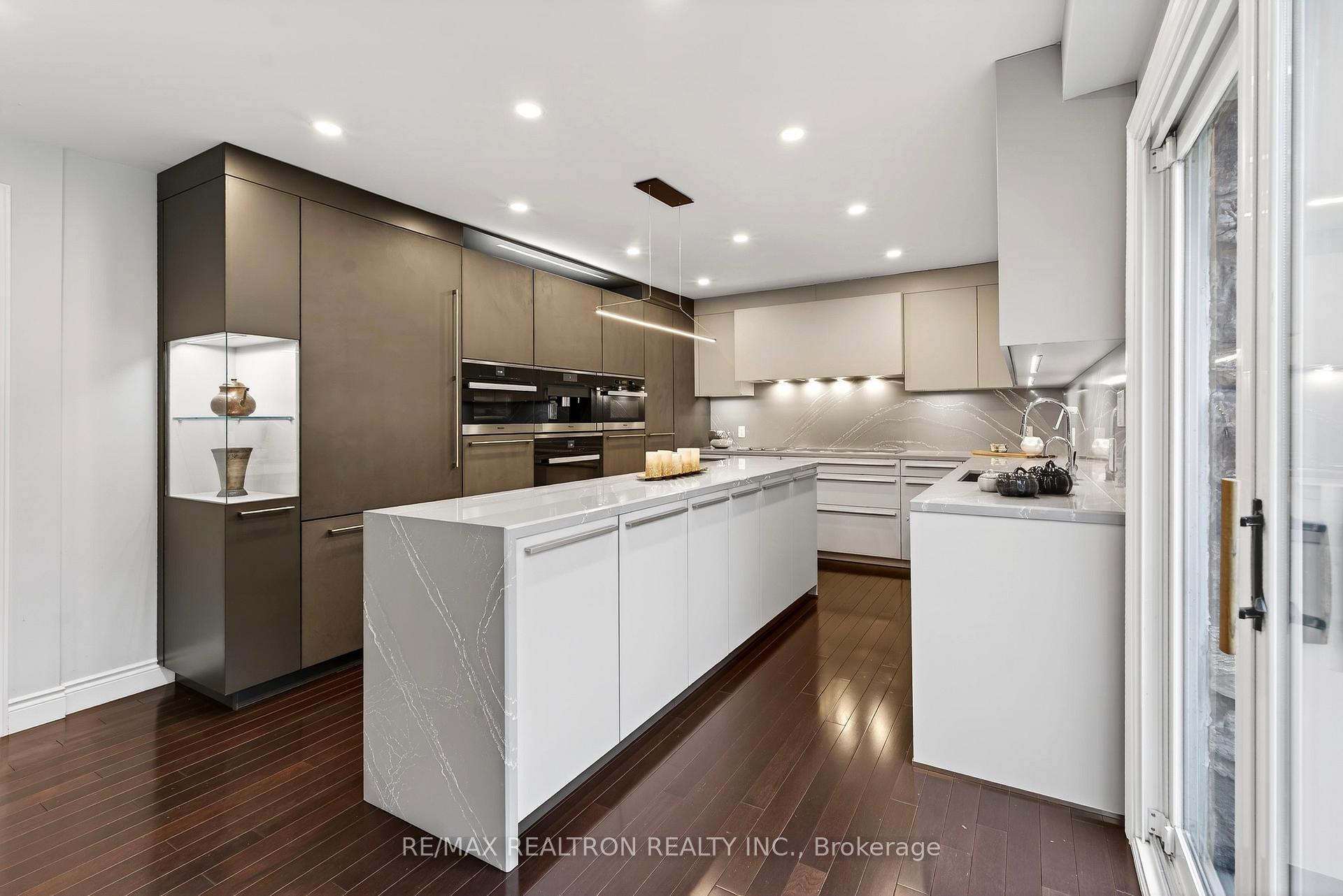 Photo 5 of 14038 Bayview Avenue, Aurora, Aurora Estates — HOMEH