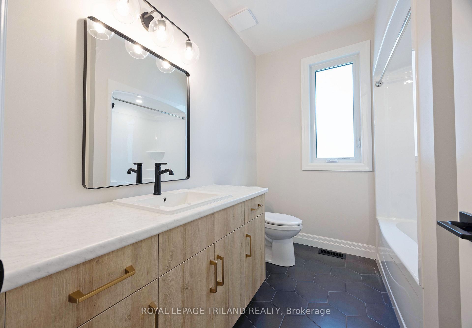 Photo 7 of 189 Catherine Street, North Middlesex, Parkhill — HOMEH
