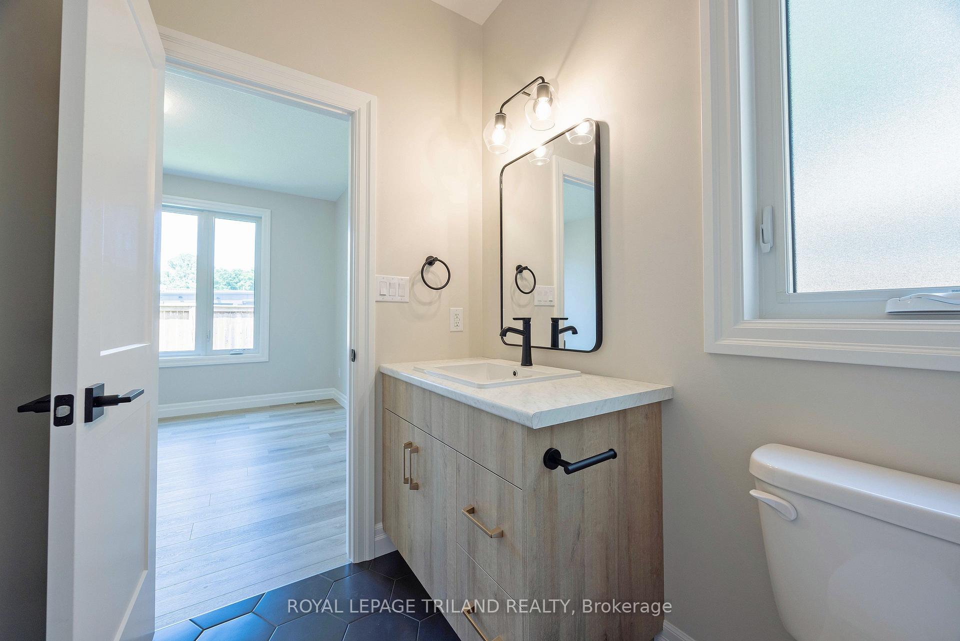 Photo 24 of 189 Catherine Street, North Middlesex, Parkhill — HOMEH