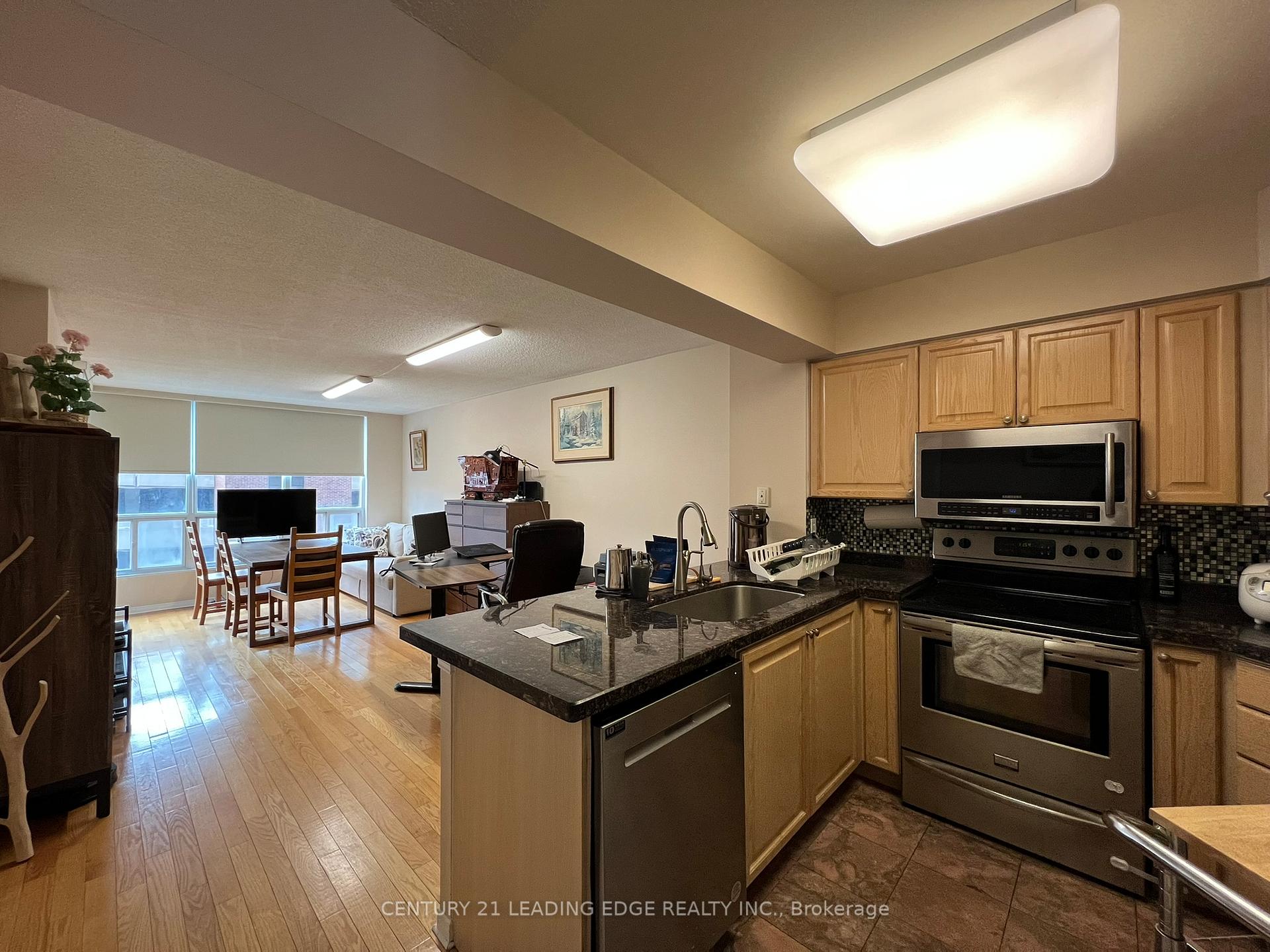 Photo 4 of Unit 805, 750 Bay Street, Toronto, Bay Street Corridor — HOMEH