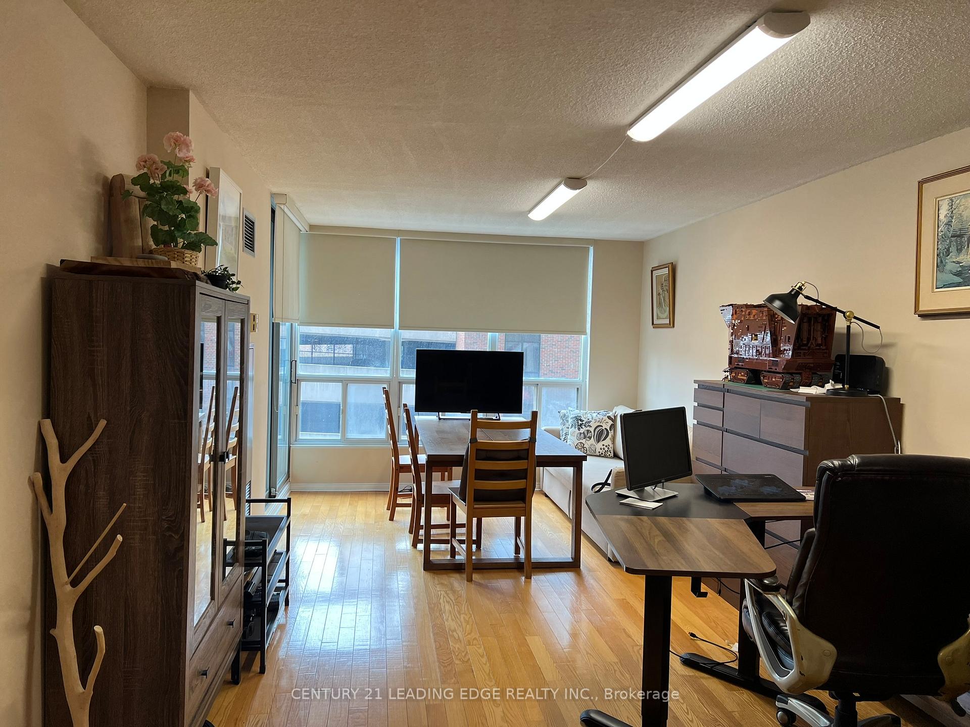 Photo 8 of Unit 805, 750 Bay Street, Toronto, Bay Street Corridor — HOMEH