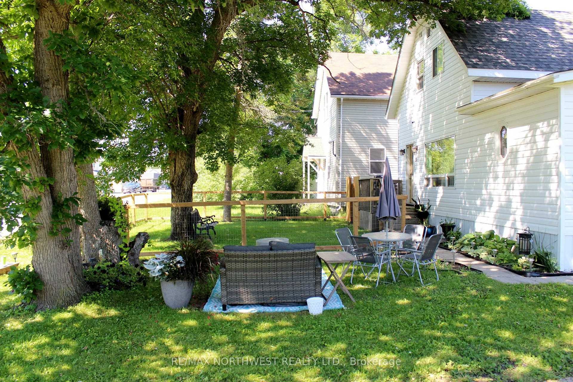 Photo 2 of 210 Fifth St, Rainy River — HOMEH