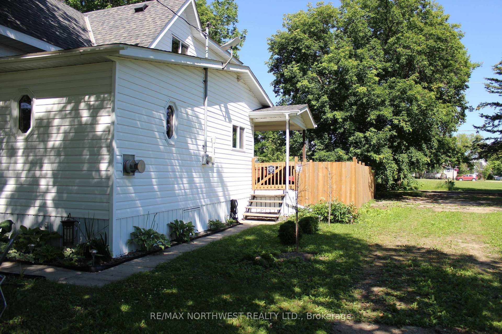 Photo 5 of 210 Fifth St, Rainy River — HOMEH
