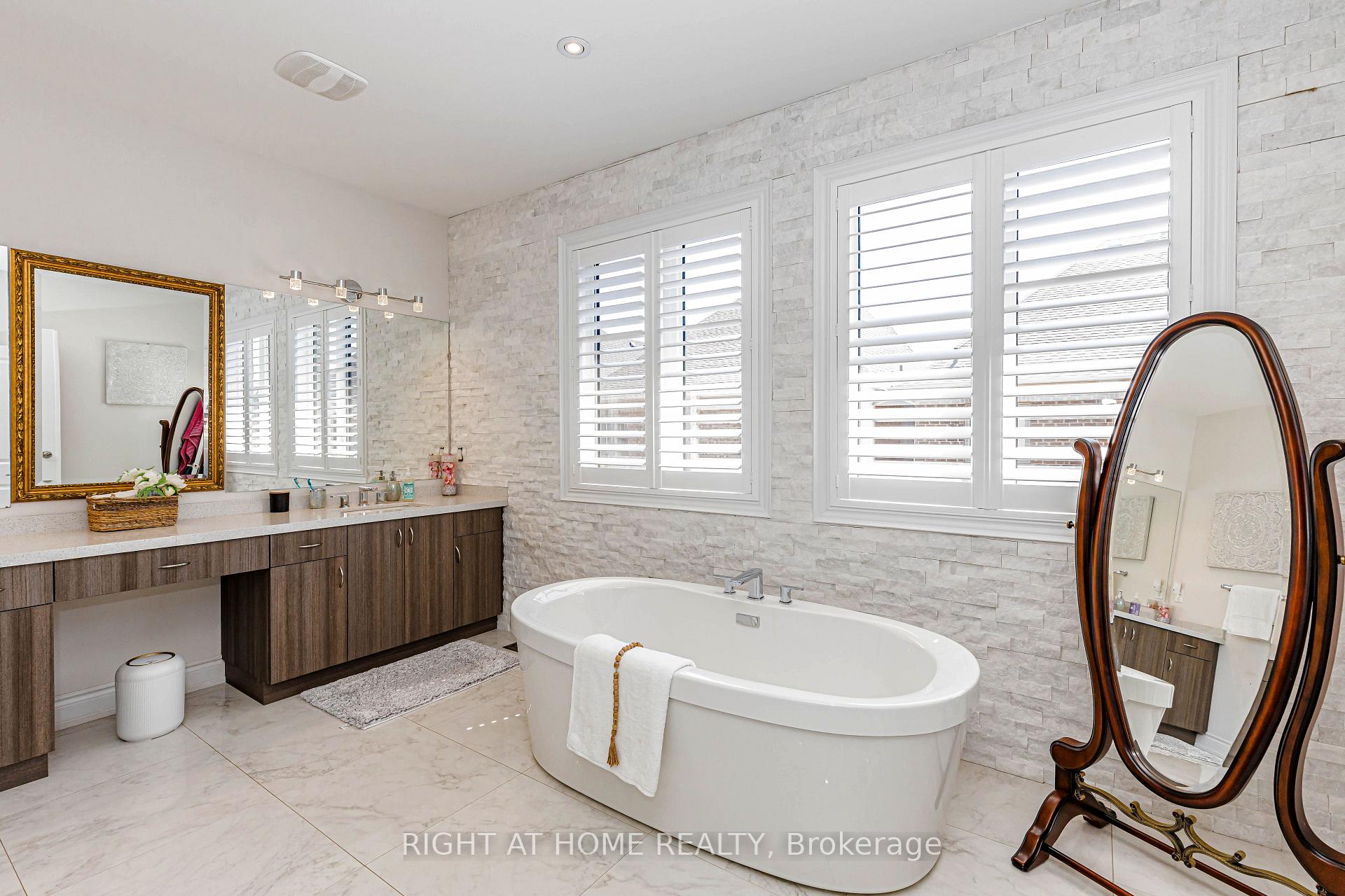 Photo 31 of 54 Threshing Mill Boulevard, Oakville, Glenorchy — HOMEH