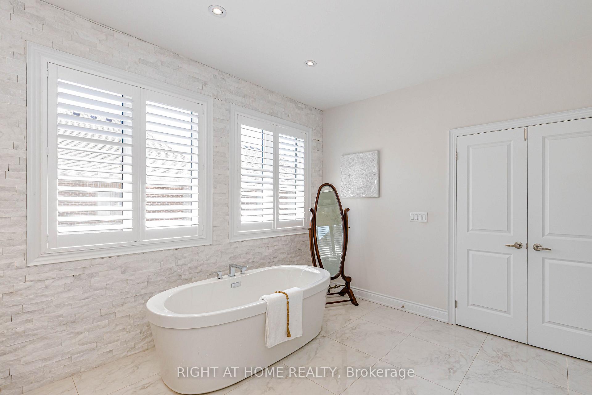 Photo 32 of 54 Threshing Mill Boulevard, Oakville, Glenorchy — HOMEH
