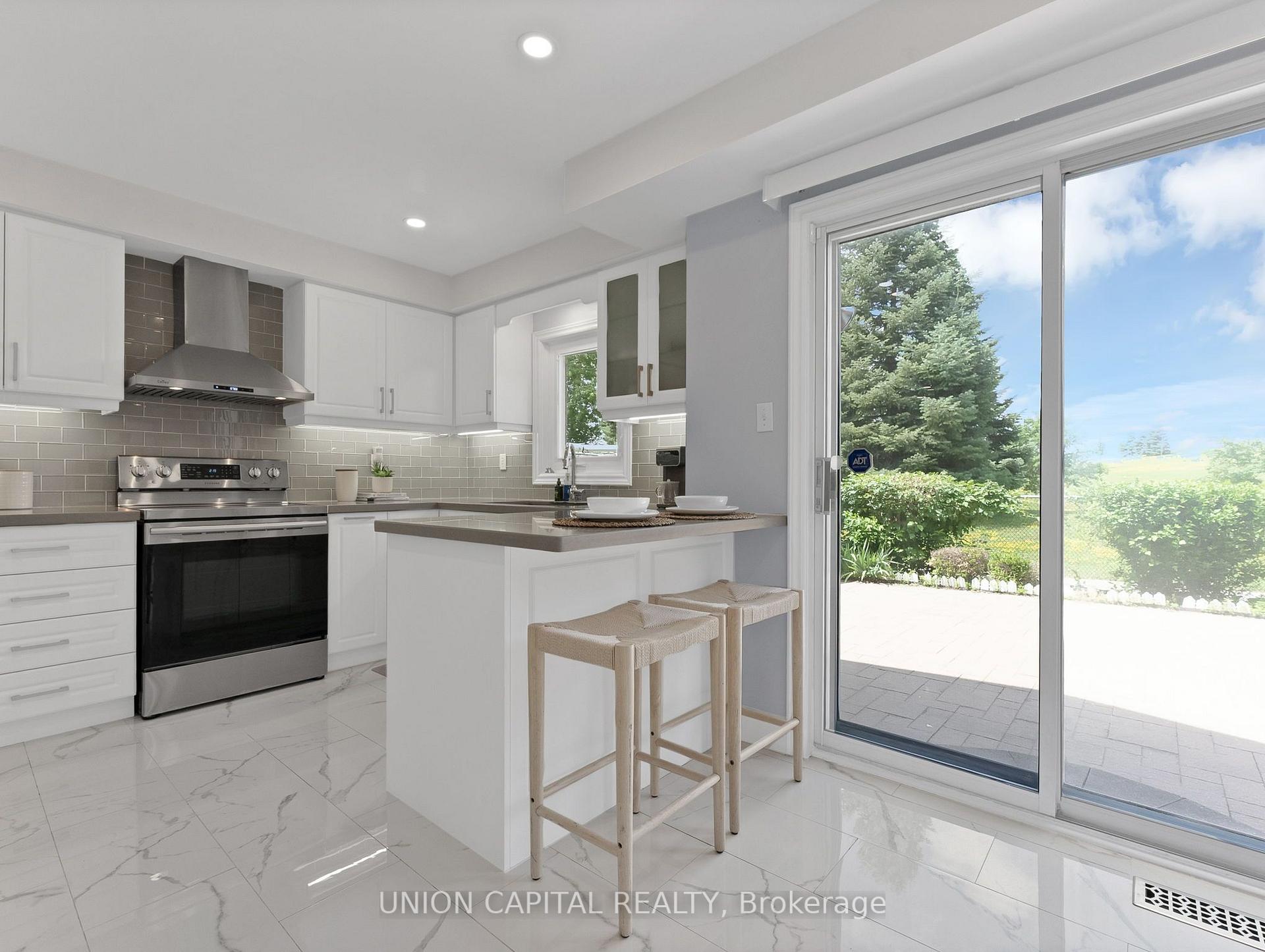 Photo 10 of 147 Milliken Meadows Drive, Markham, Milliken Mills West — HOMEH