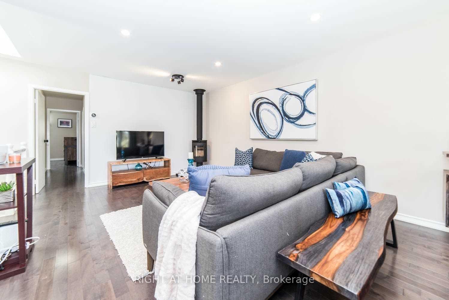 Photo 5 of Unit Main, 823 Sanok Drive, Pickering, West Shore — HOMEH