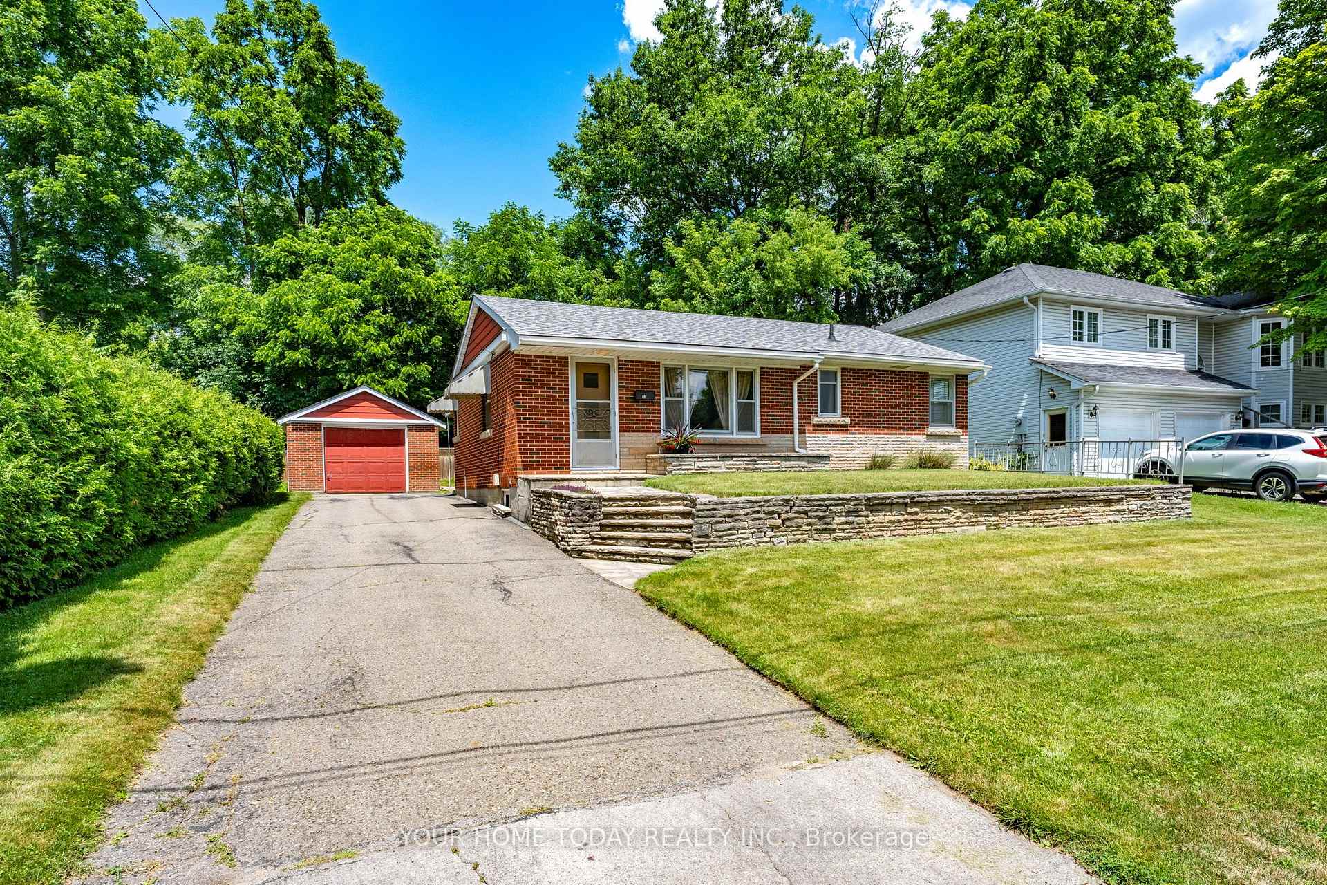 Photo 2 of 32 Dayfoot Drive, Halton Hills, Georgetown — HOMEH