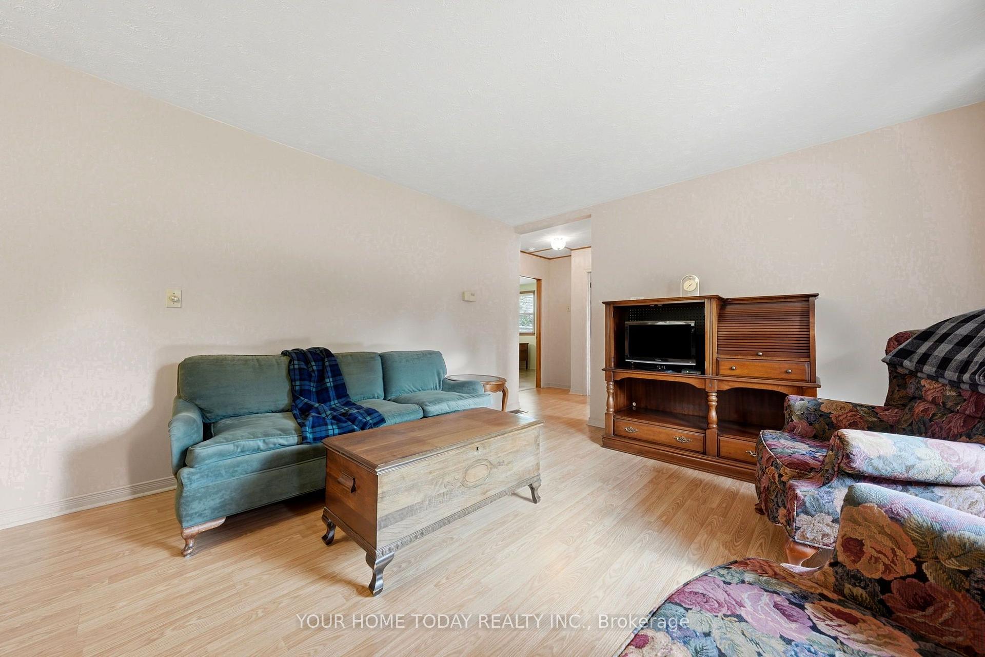 Photo 5 of 32 Dayfoot Drive, Halton Hills, Georgetown — HOMEH